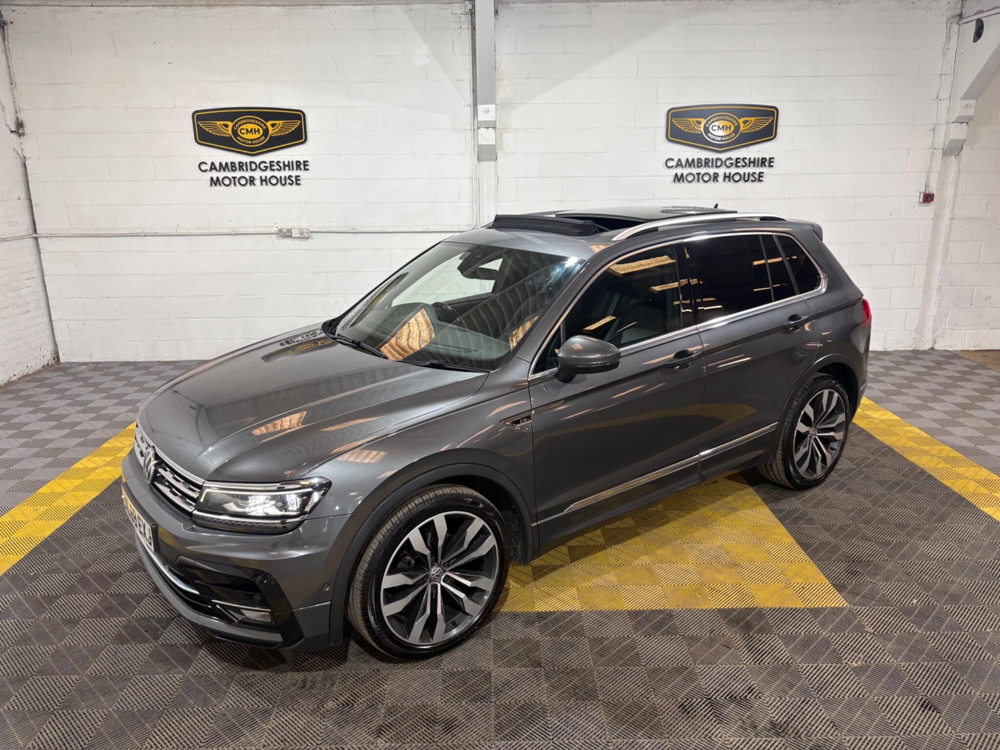 Volkswagen Tiguan view 3