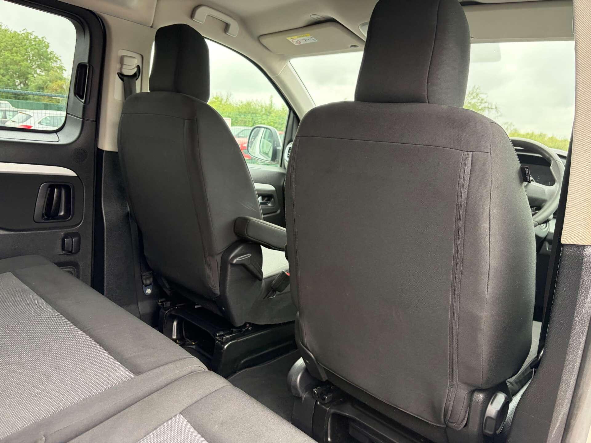 Peugeot Traveller view 30