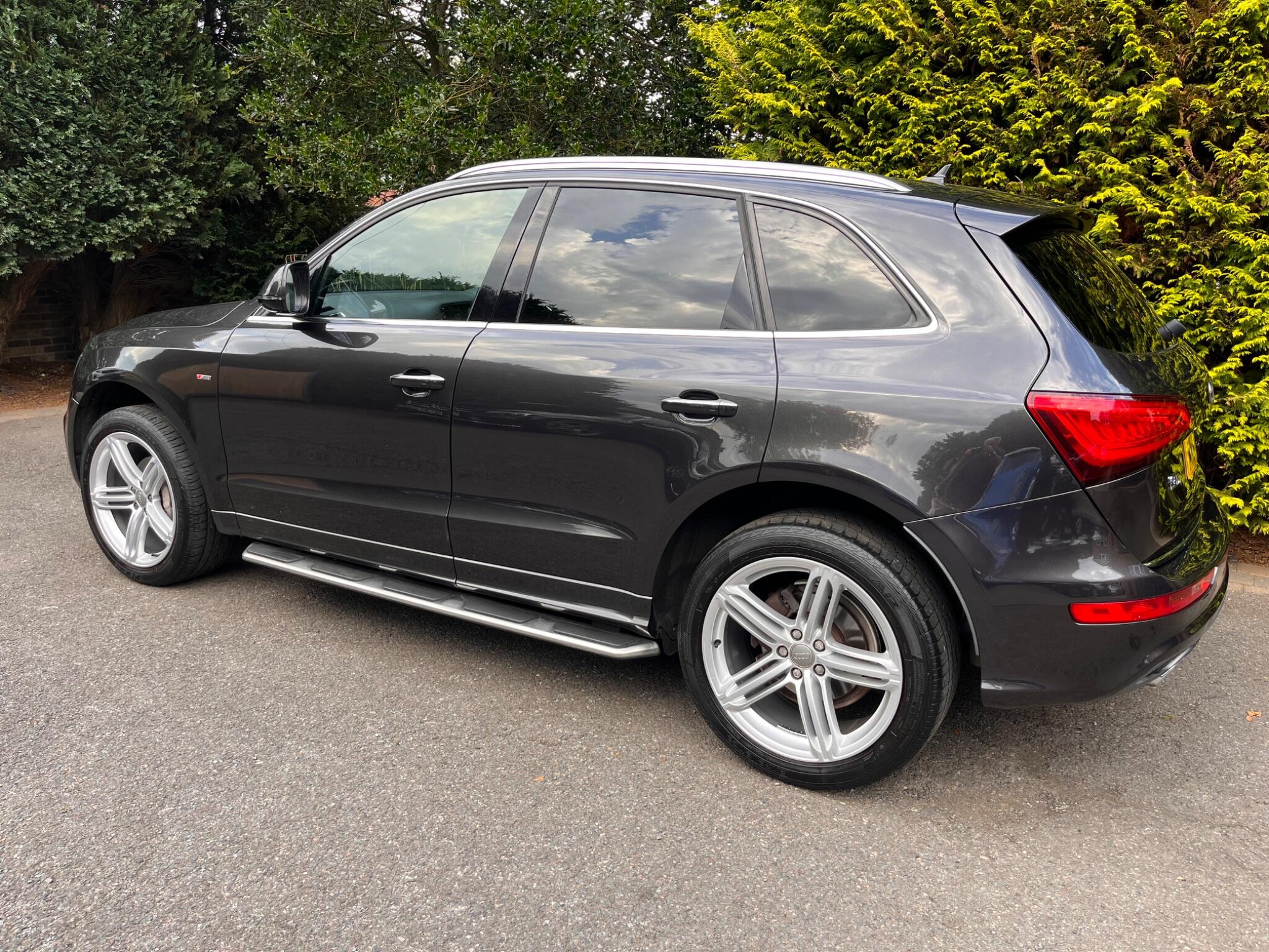 Audi Q5 view 10