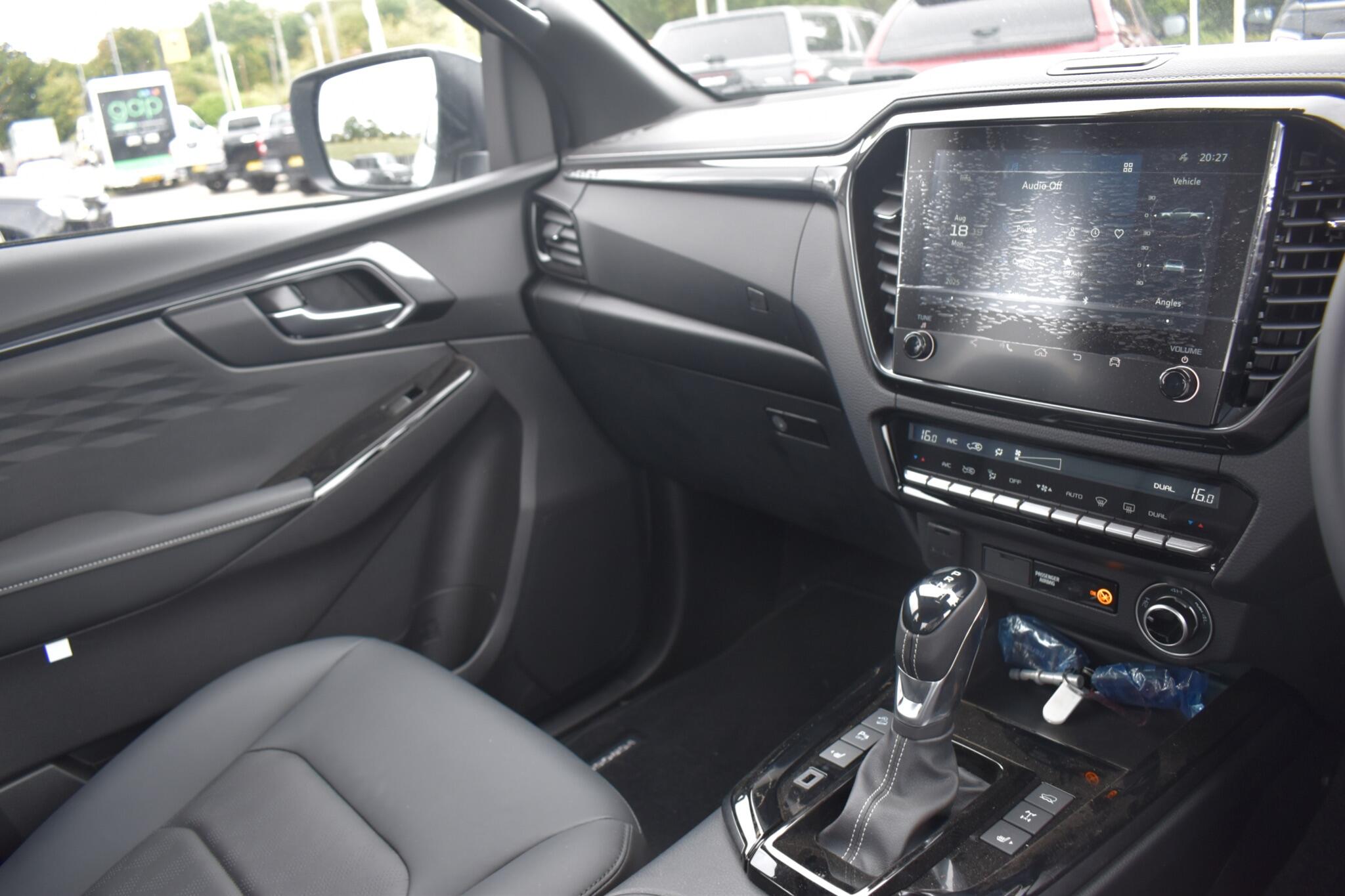 D-Max - 1.9 TD V-Cross Auto 4WD Euro 6 (s/s) 4dr - Image 19