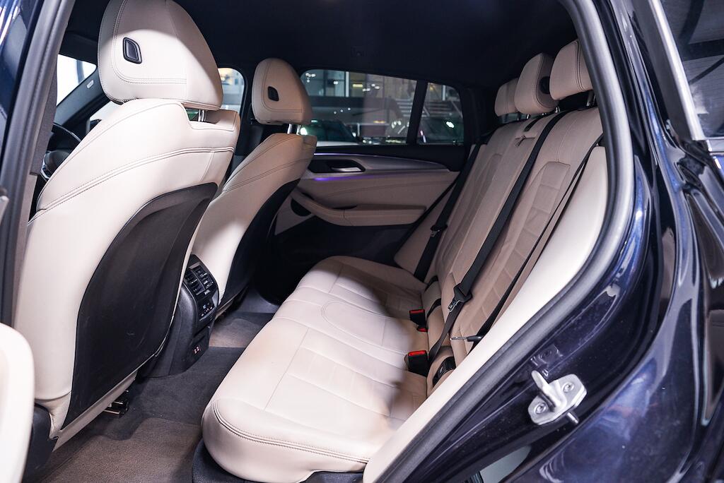 BMW X4 view 16