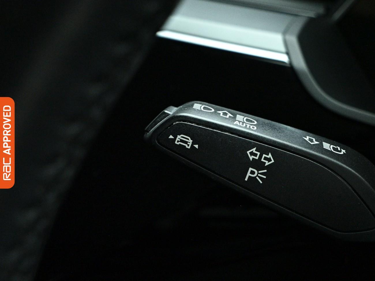 Audi E-Tron view 22