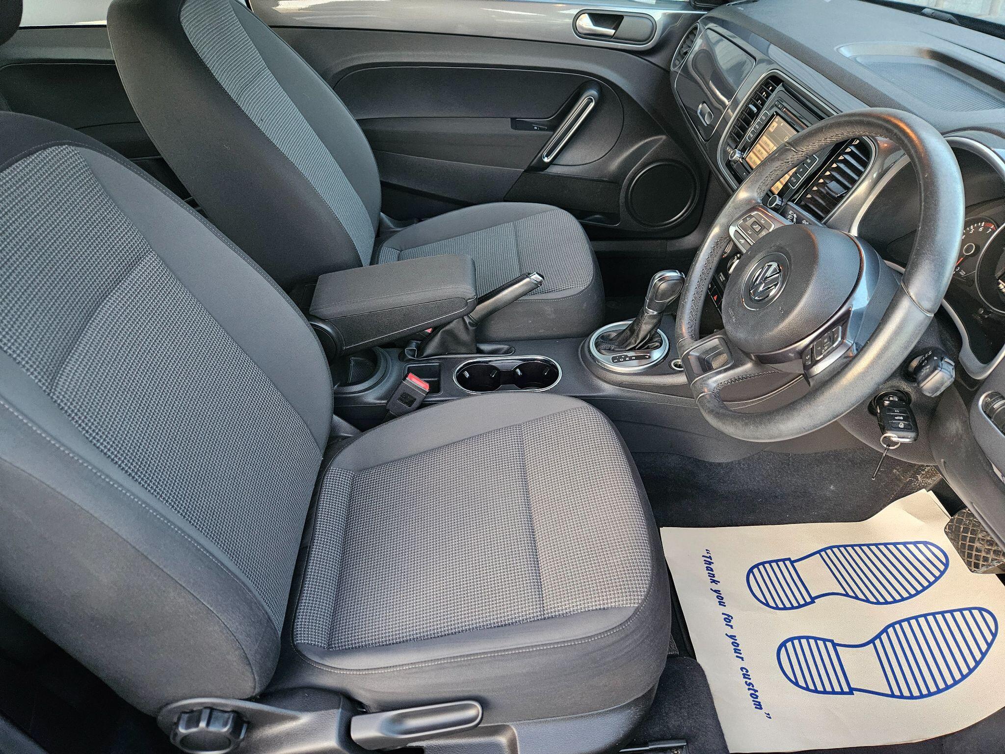 2012 Volkswagen Beetle image 15