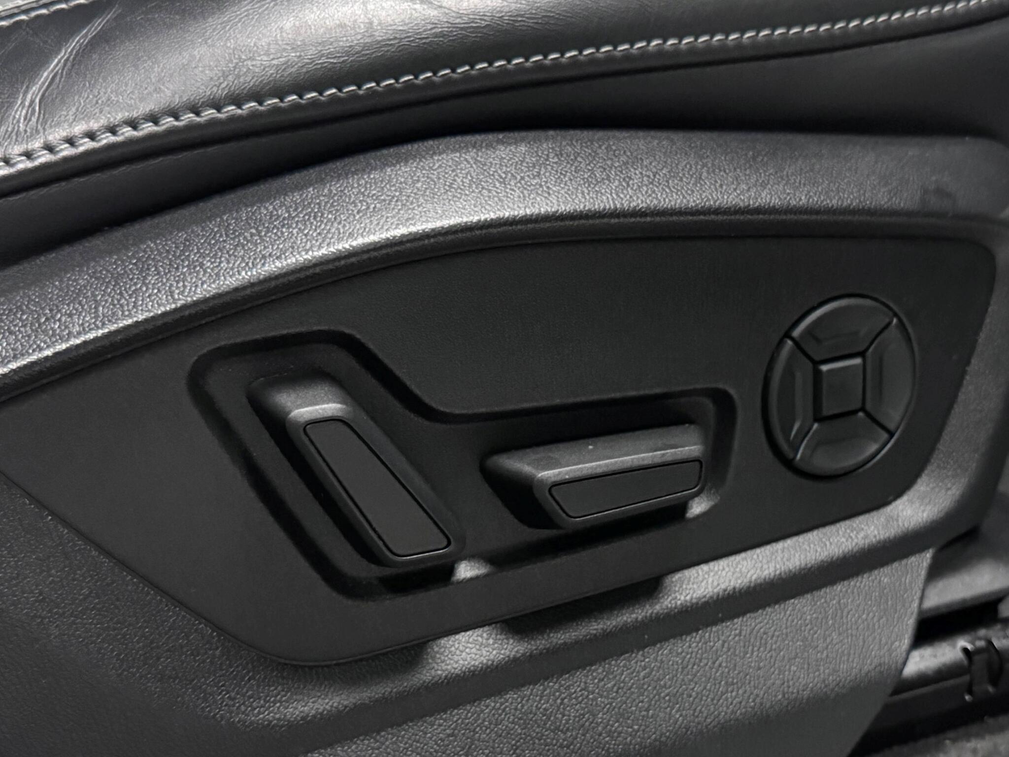 Audi Q8 view 30