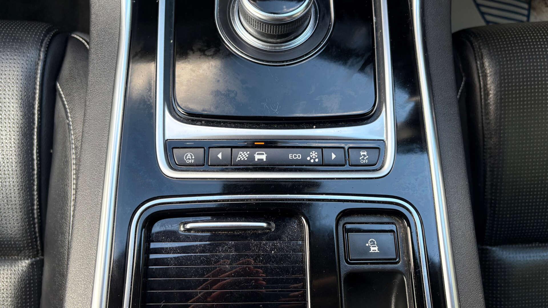 Jaguar XF view 37
