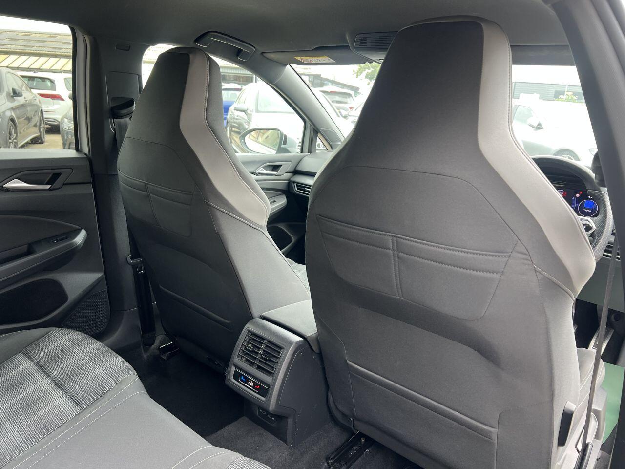 Volkswagen Golf view 18