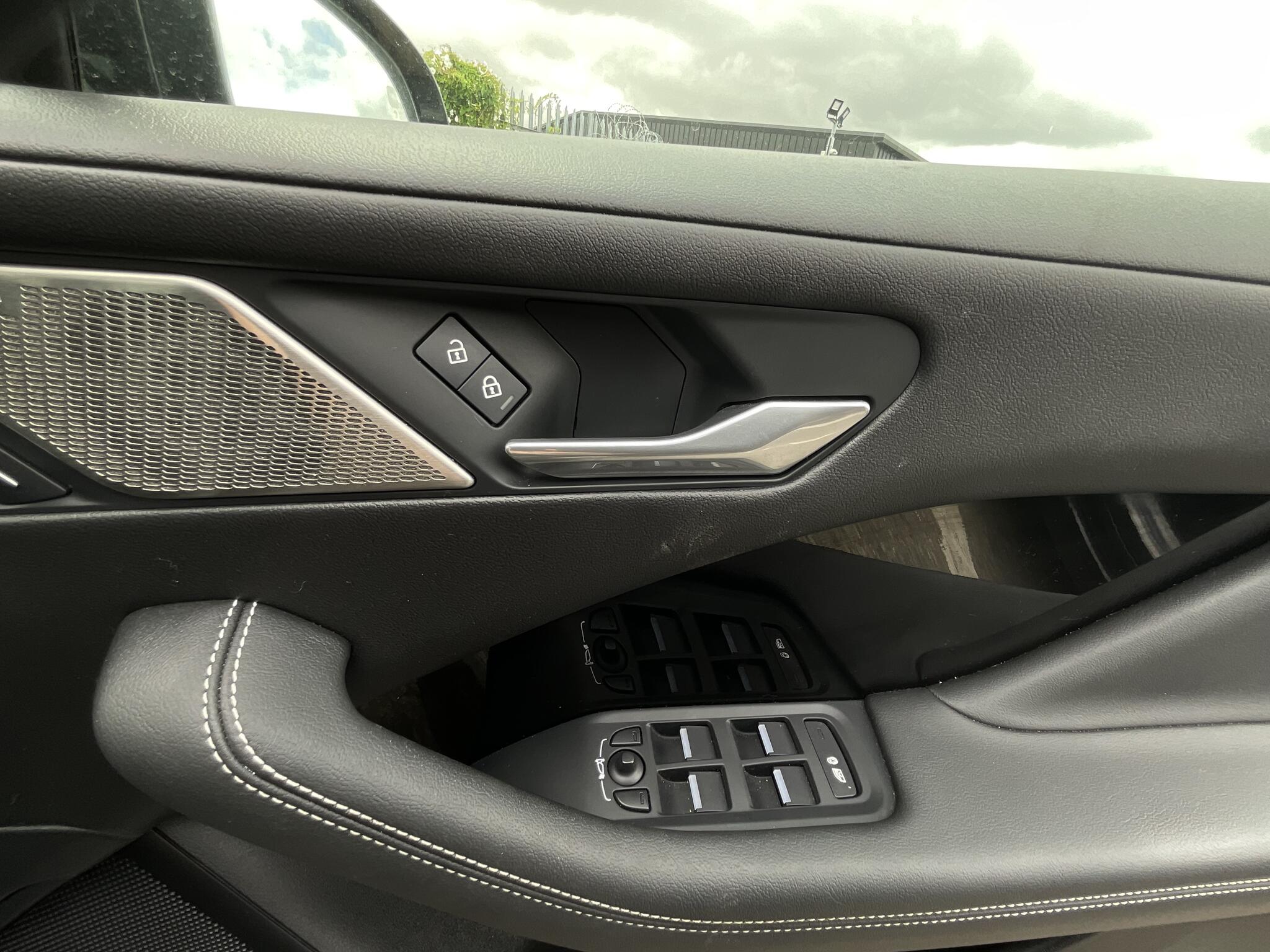 Jaguar I-Pace view 24