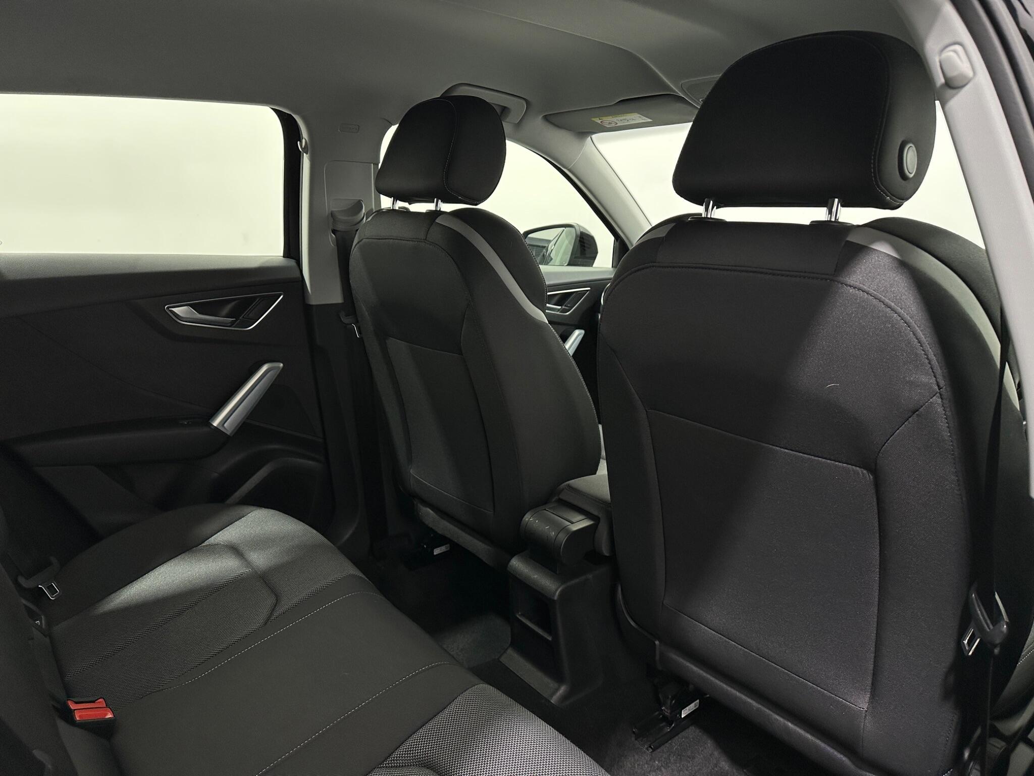 Audi Q2 view 41