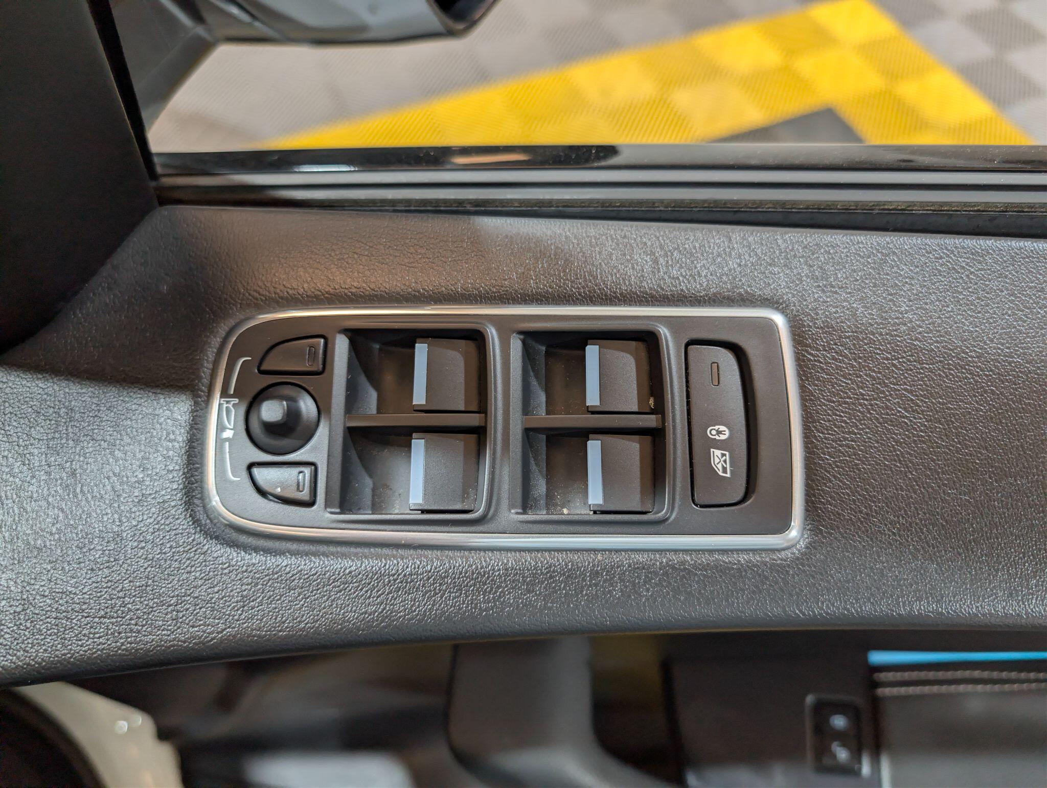 Jaguar F-Pace view 84