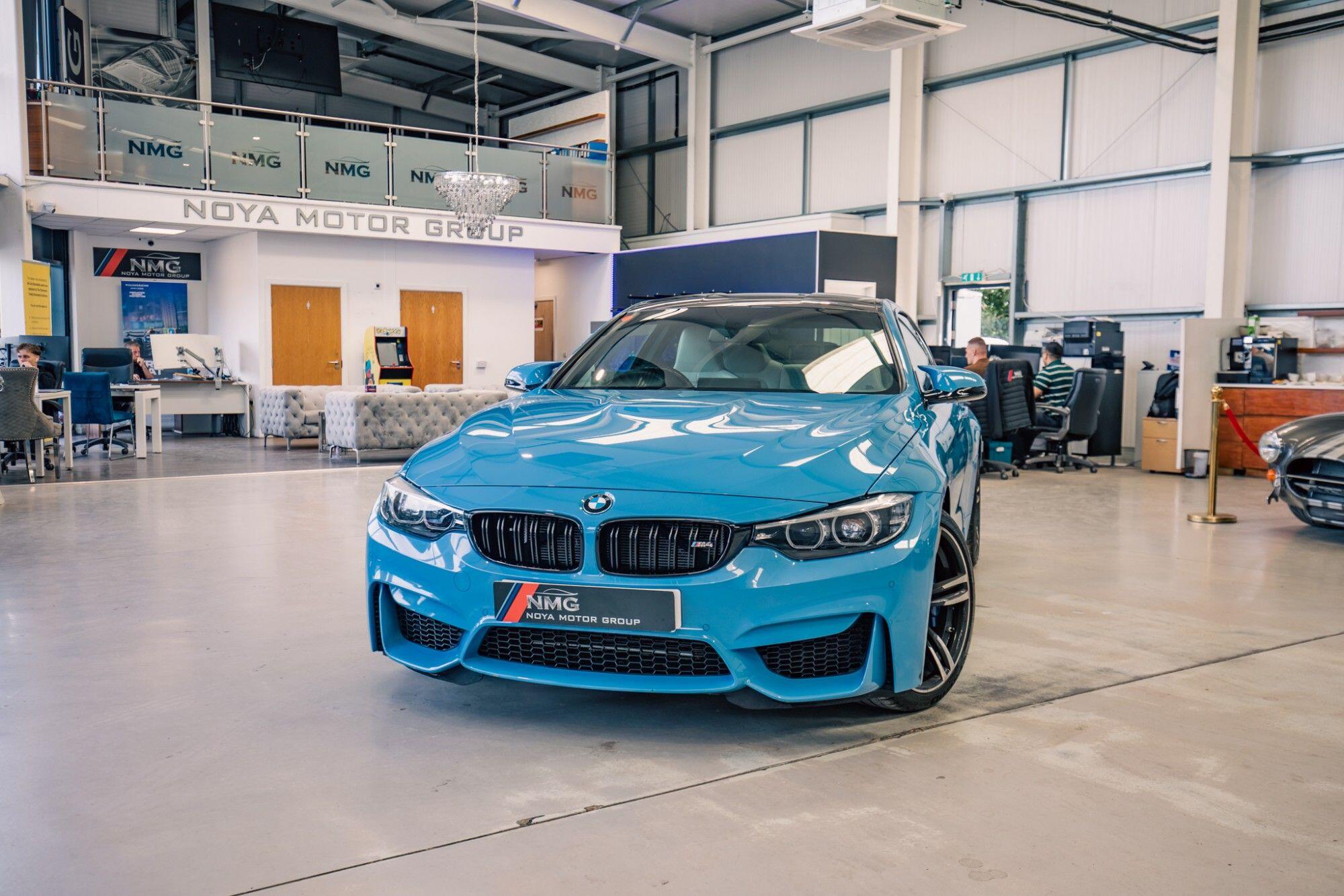 BMW M4 view 4