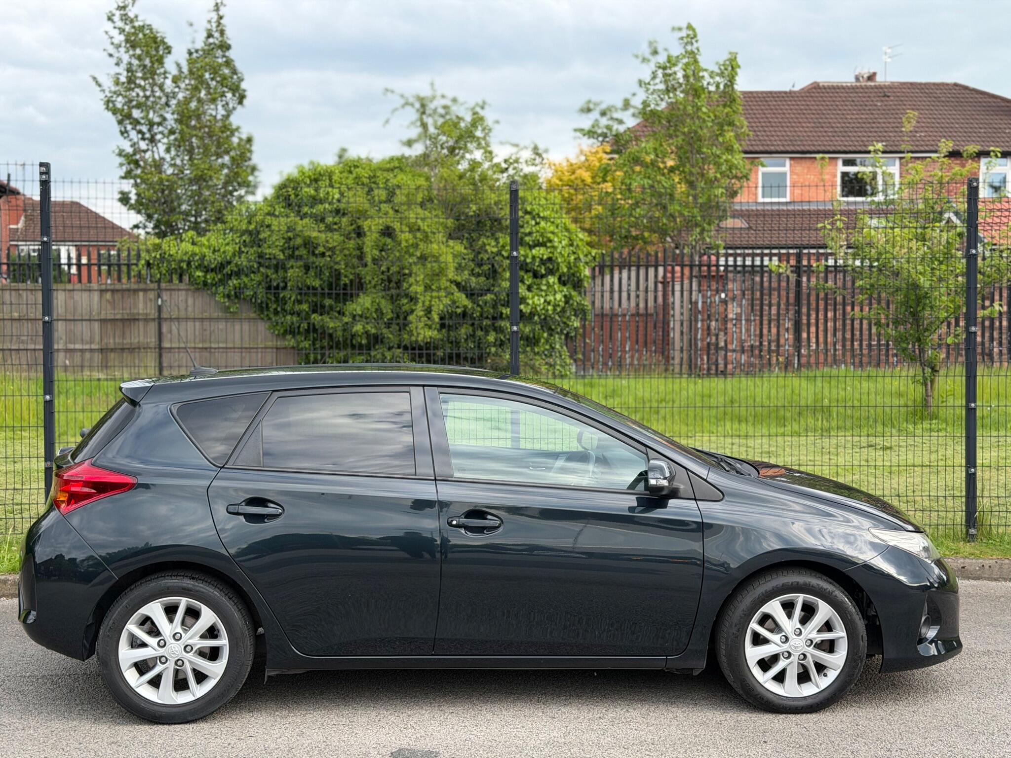 Toyota Auris view 8