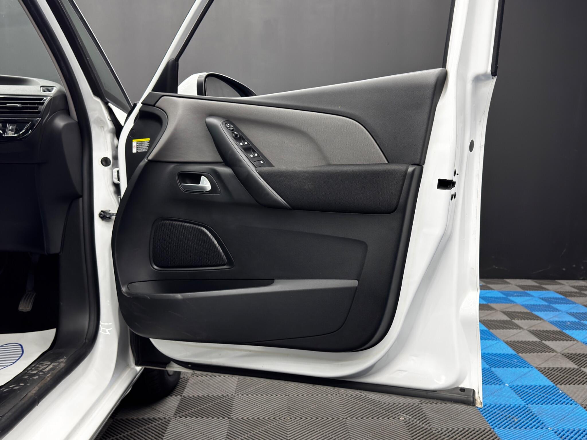 Citroen C4 Picasso view 35