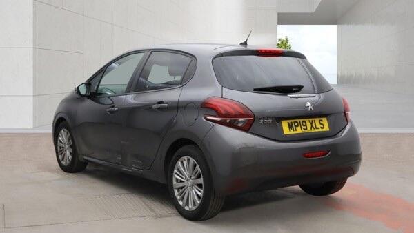 Peugeot 208 view 5