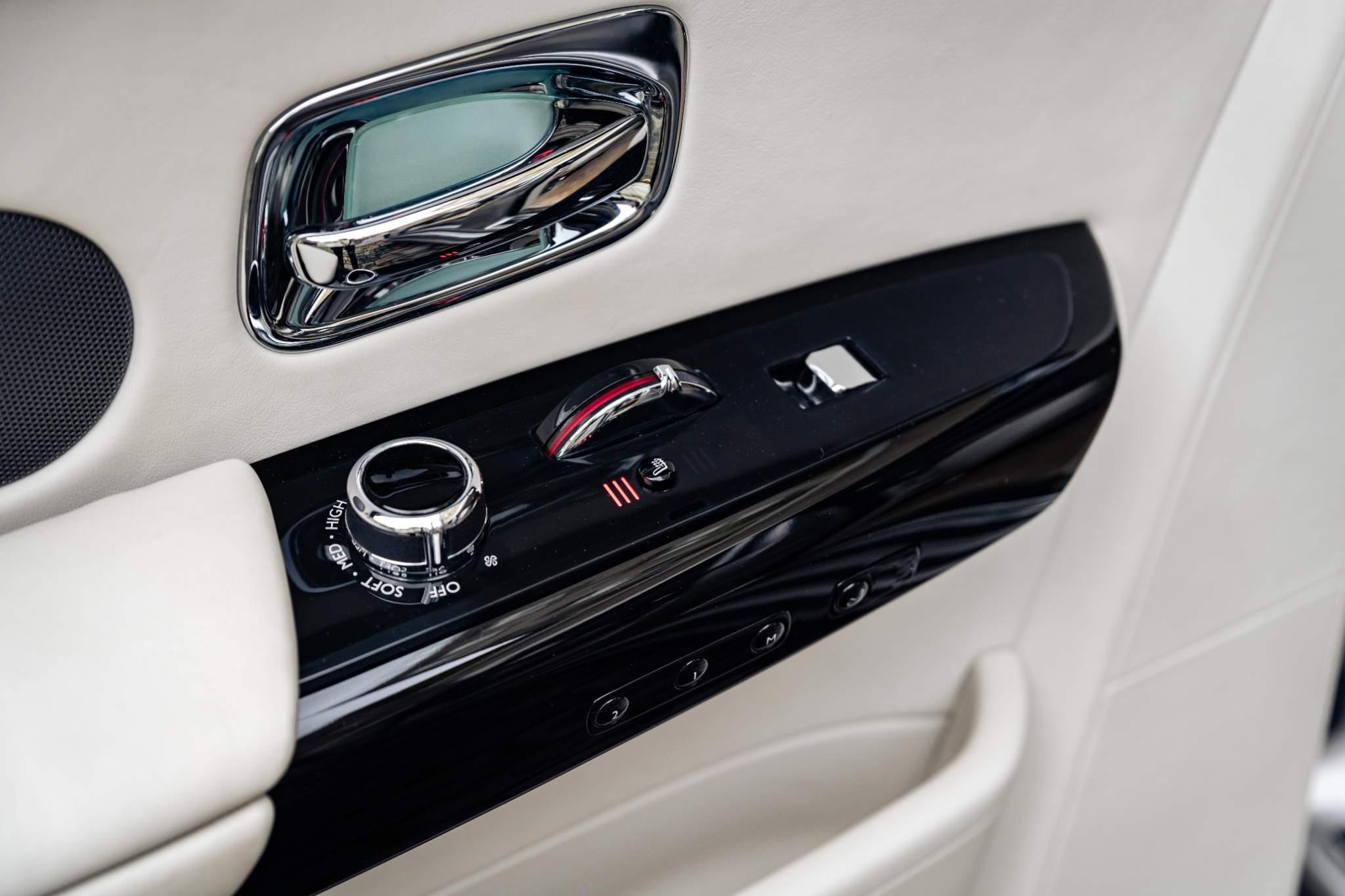 Rolls-Royce Phantom view 15