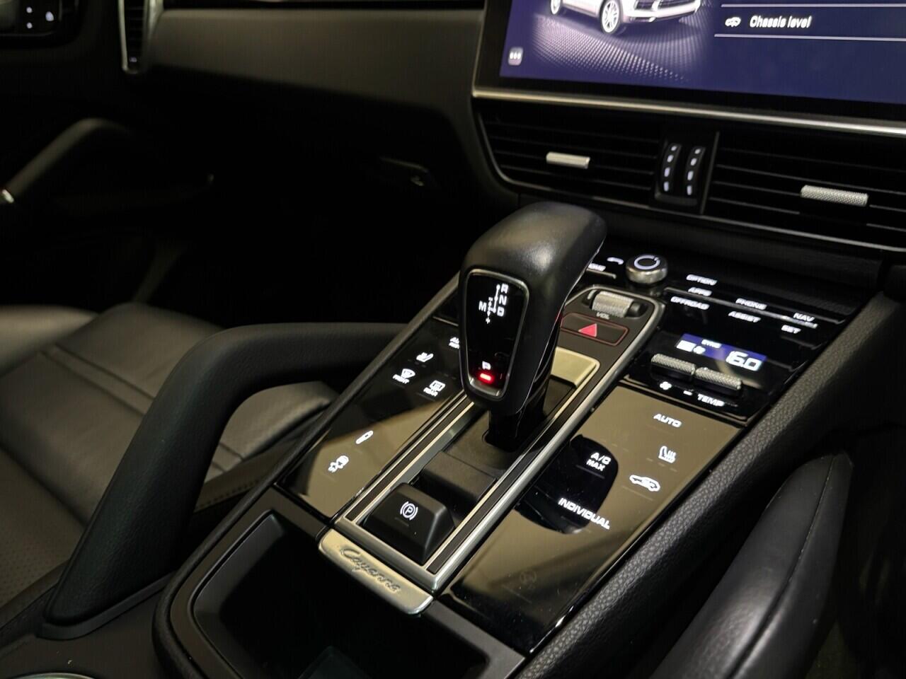 Porsche Cayenne view 16