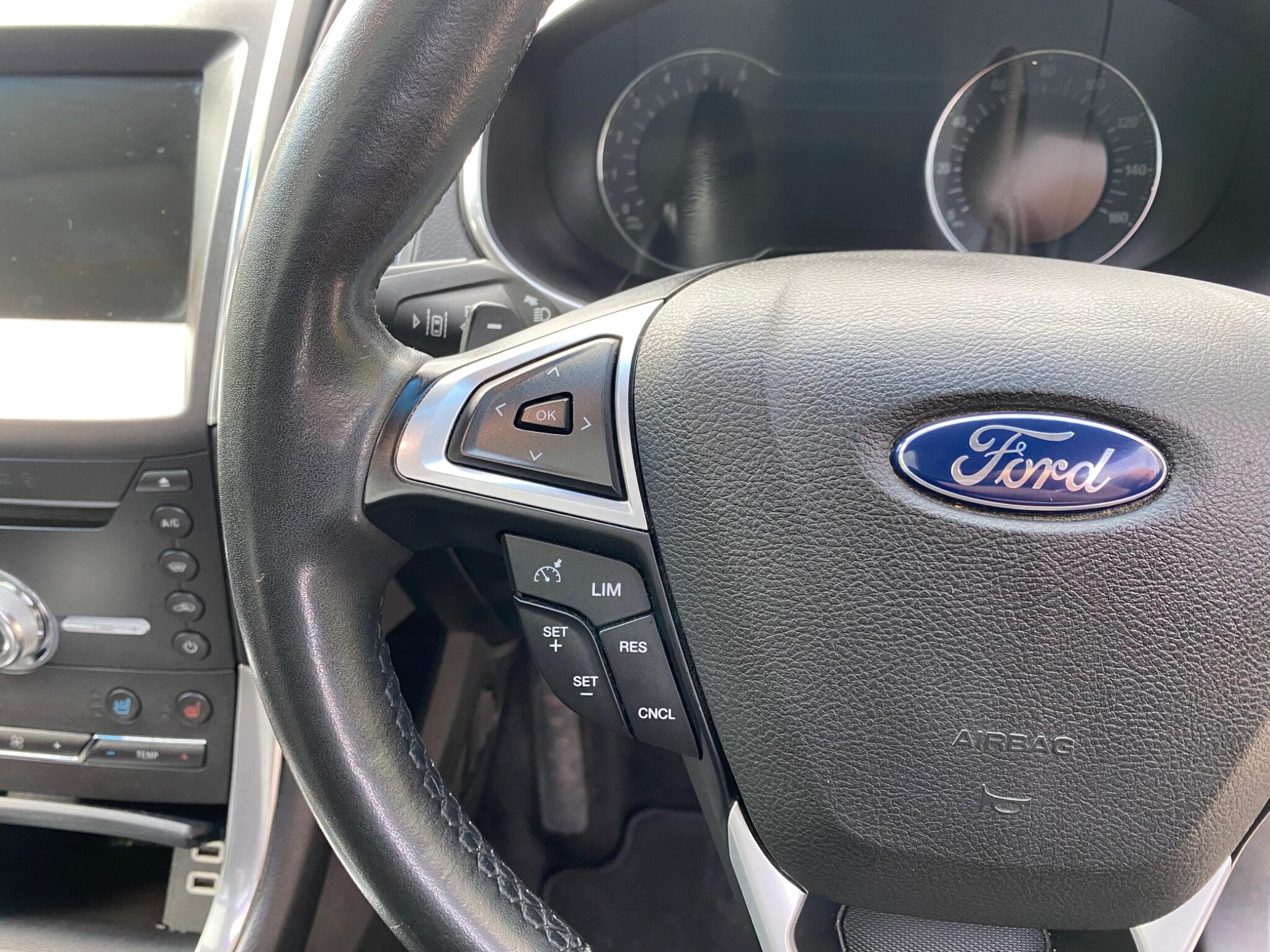 Ford Edge view 27