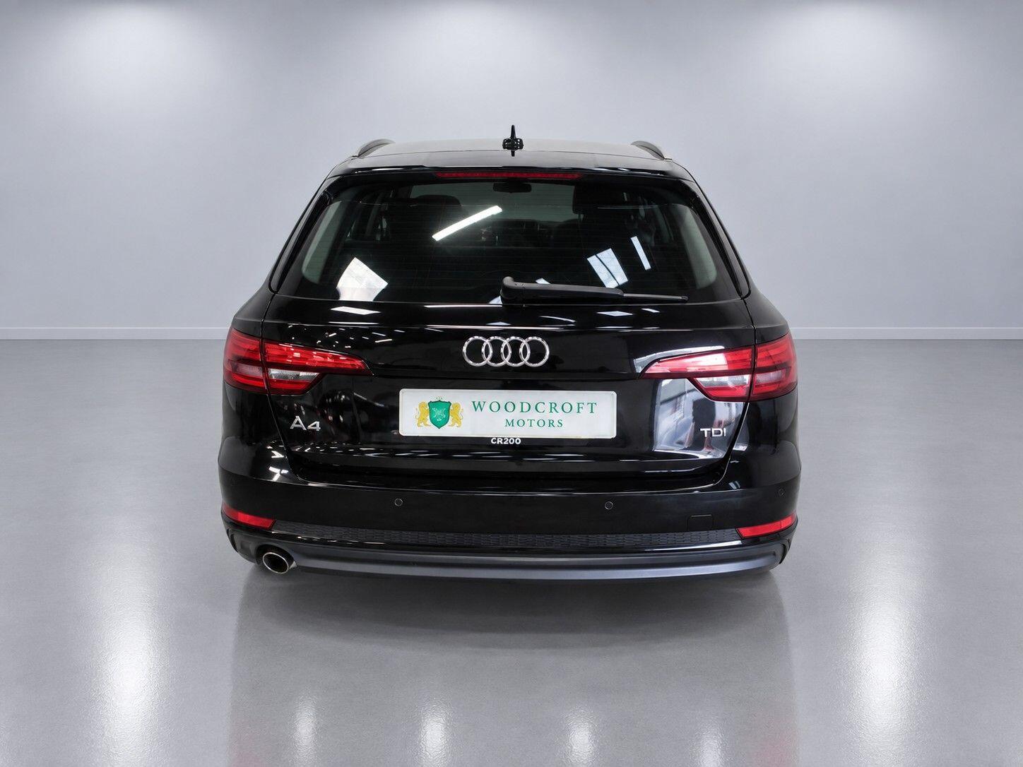 Audi A4 view 14