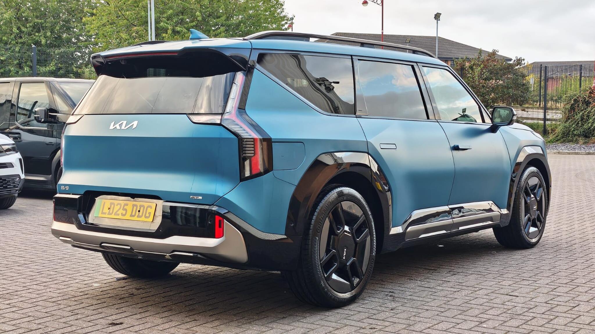 Kia Ev9 view 5