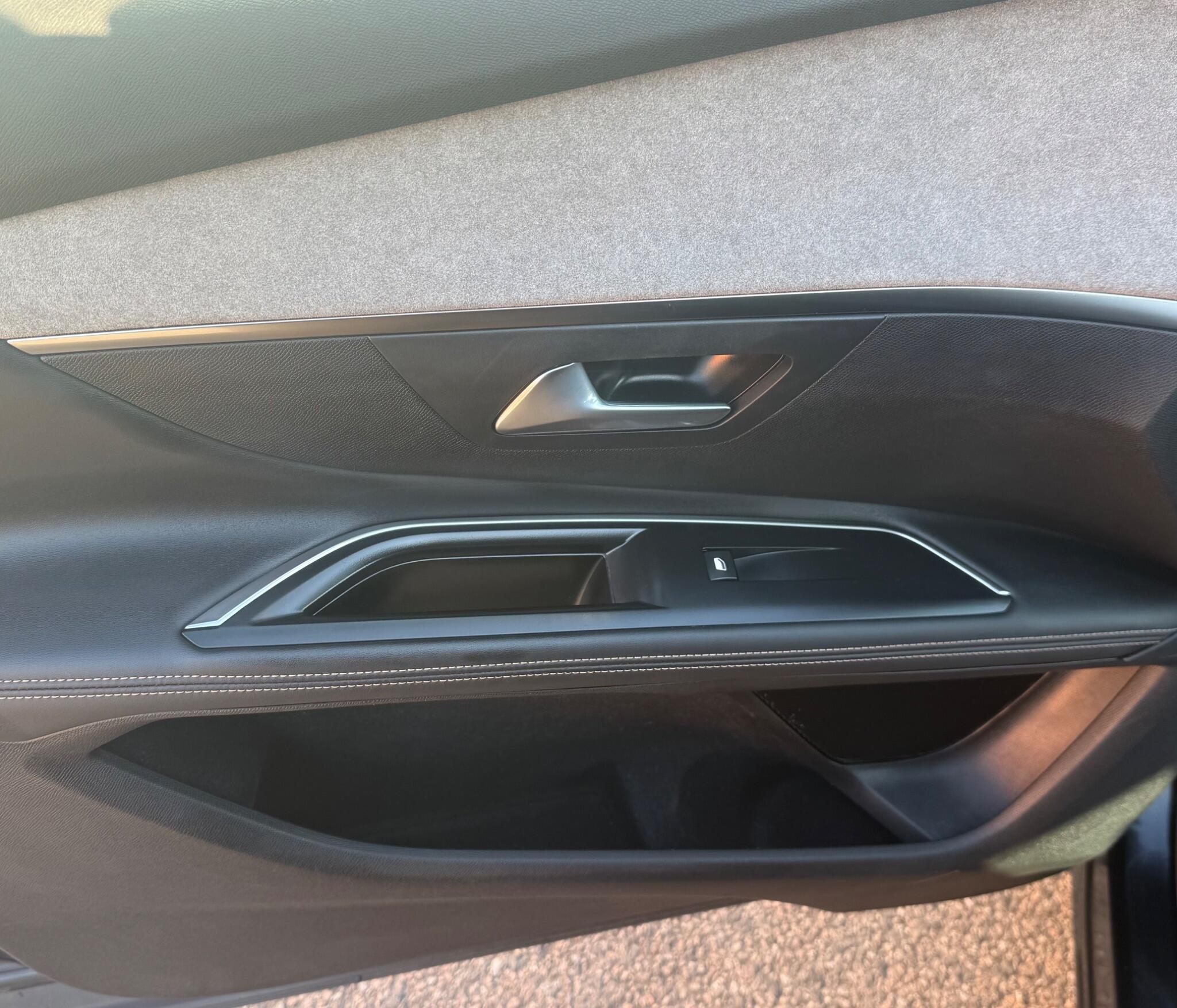 Peugeot 5008 view 14
