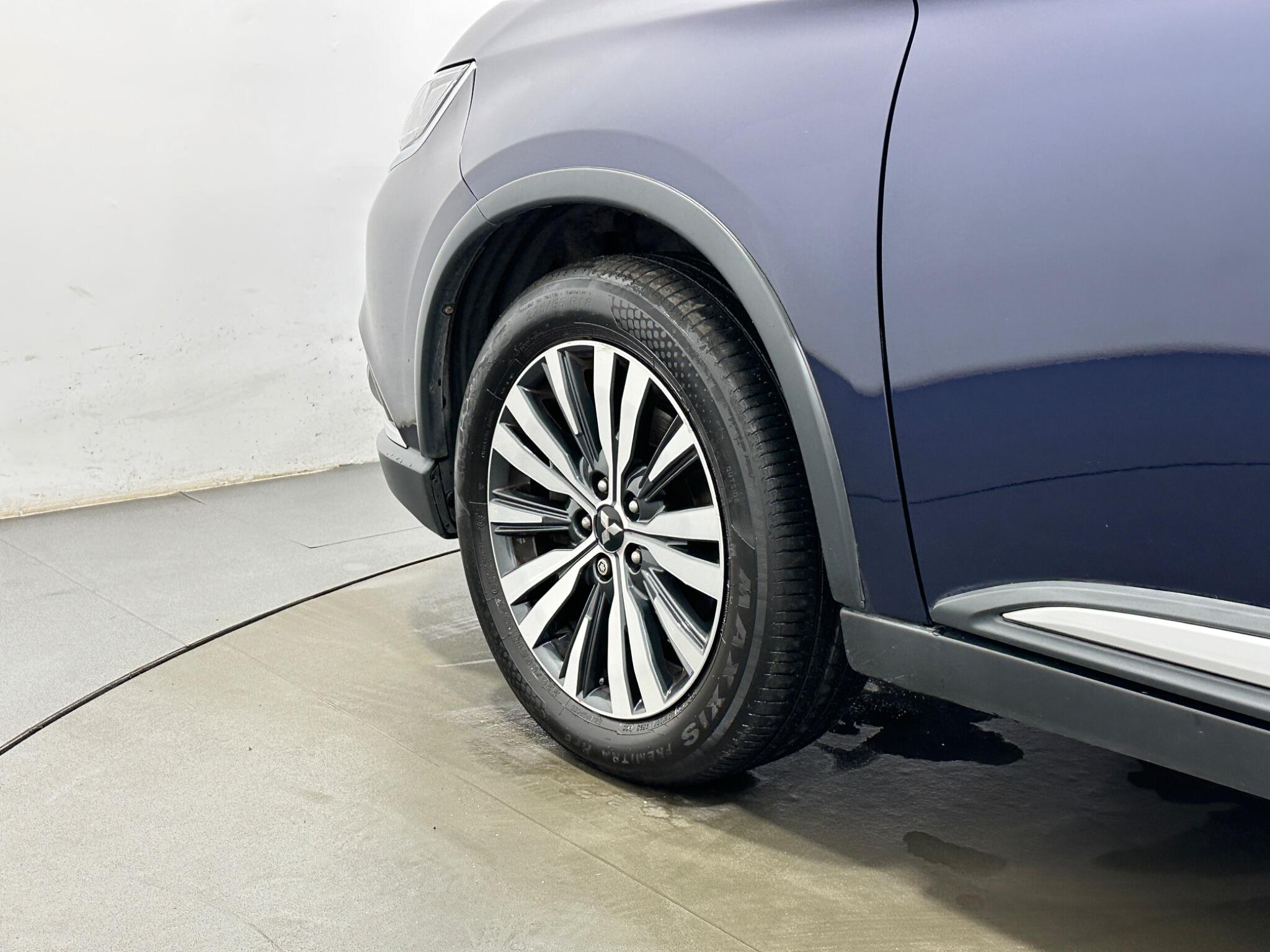 Mitsubishi Outlander view 52