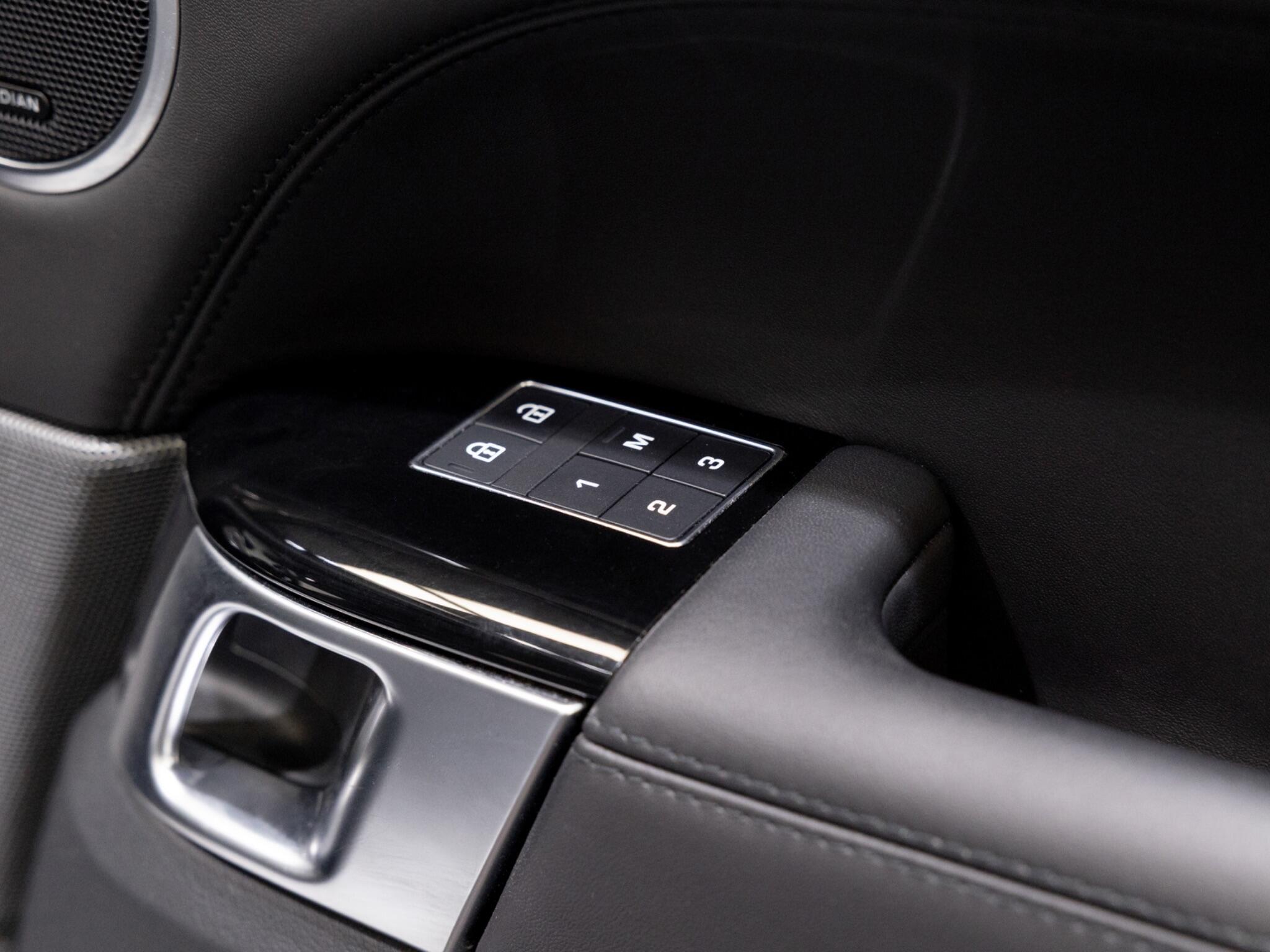 Land Rover Range Rover Sport view 32