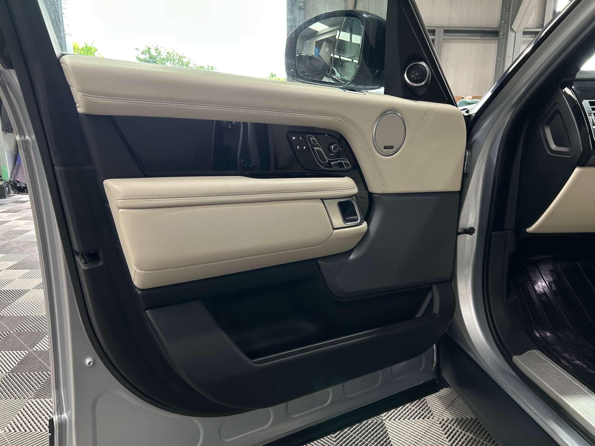 Land Rover Range Rover view 24