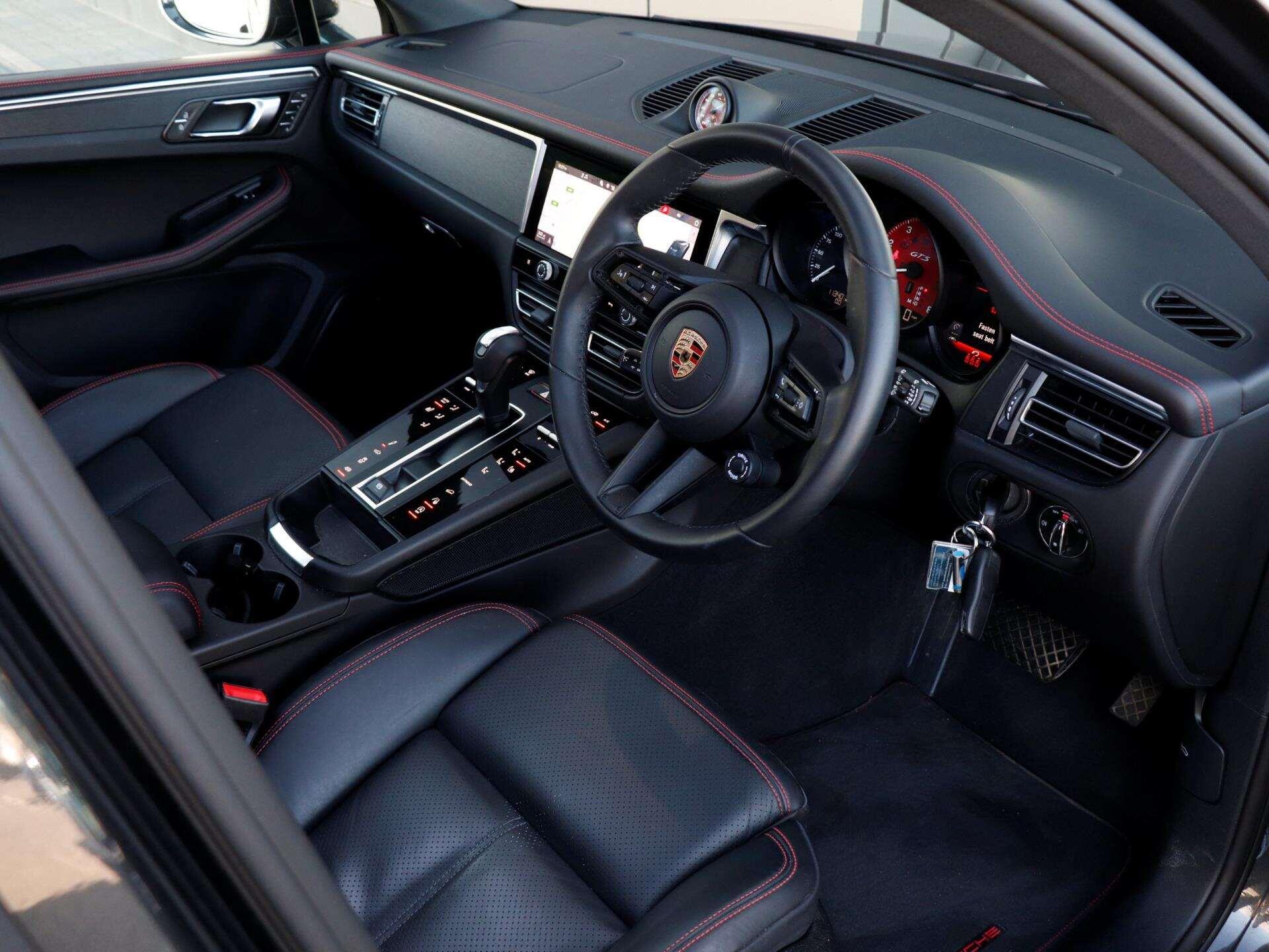 Porsche Macan view 10