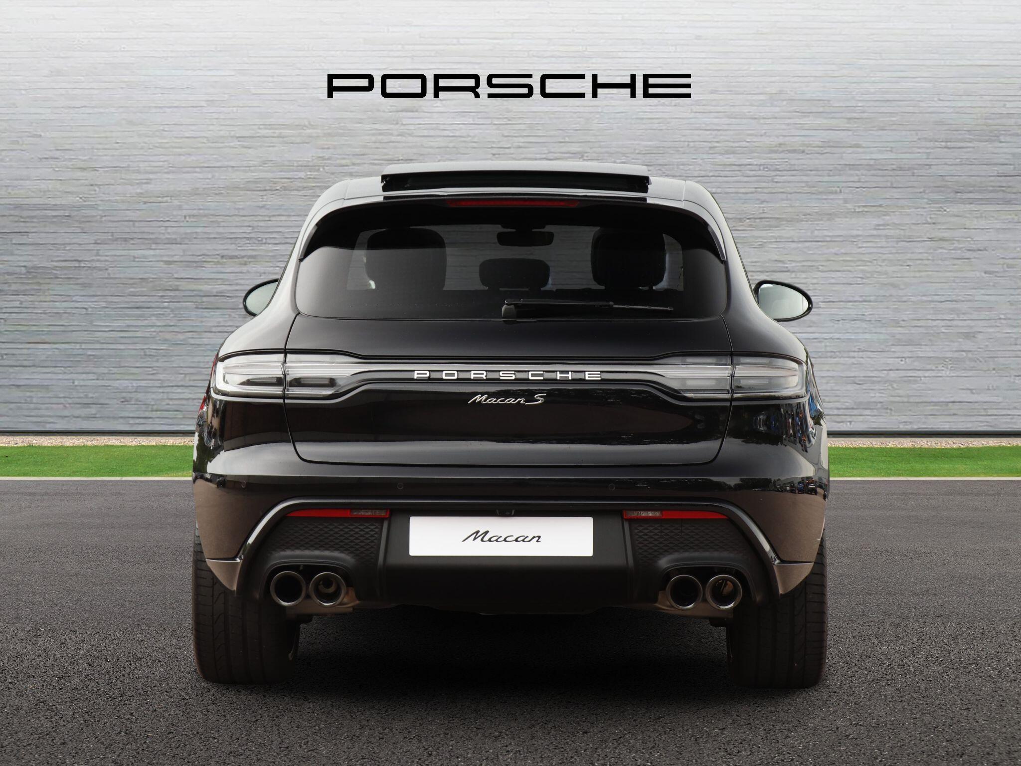 Porsche Macan view 4