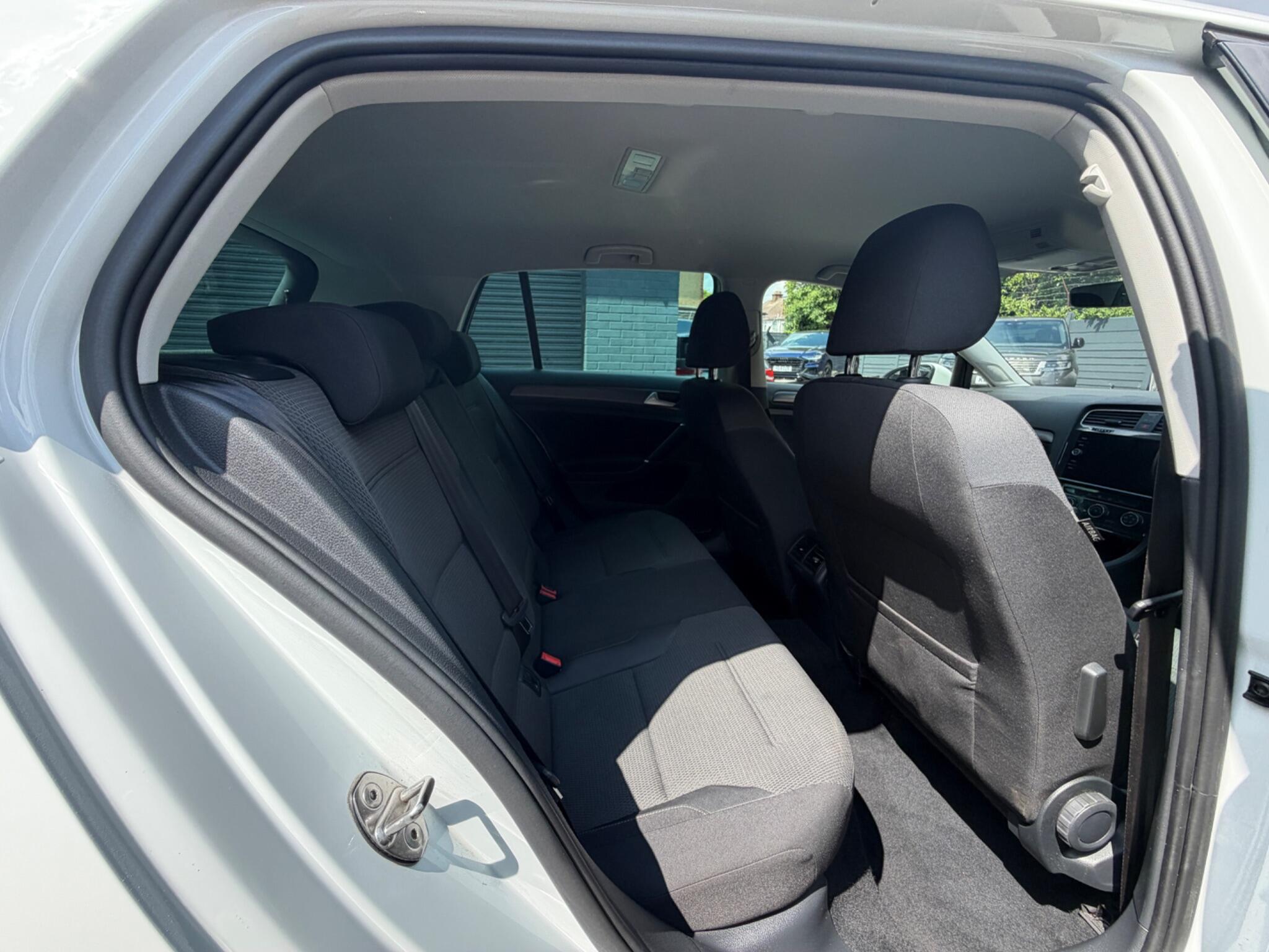 Volkswagen Golf view 19