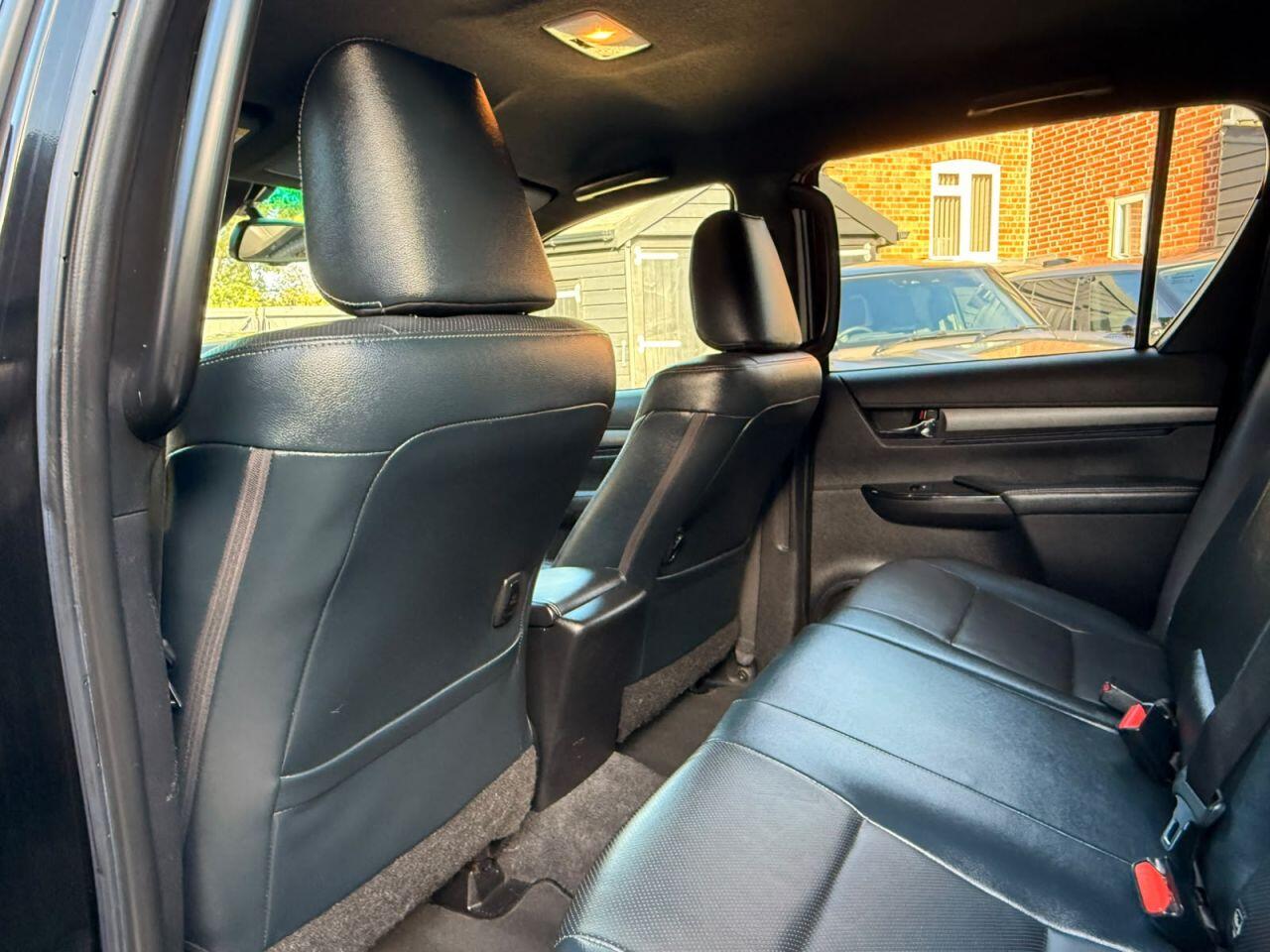 Toyota Hilux view 15
