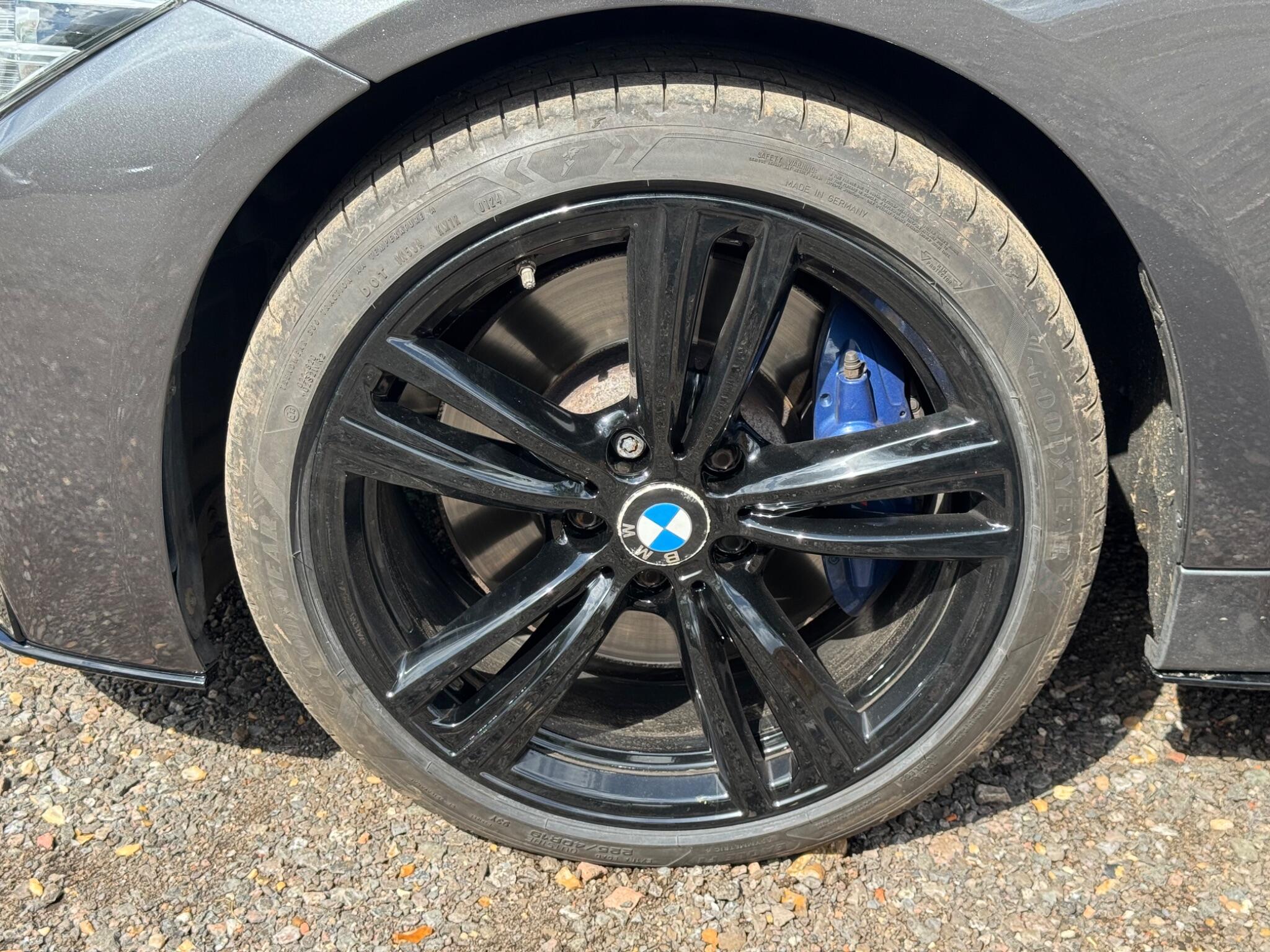 BMW 3 Series view 38
