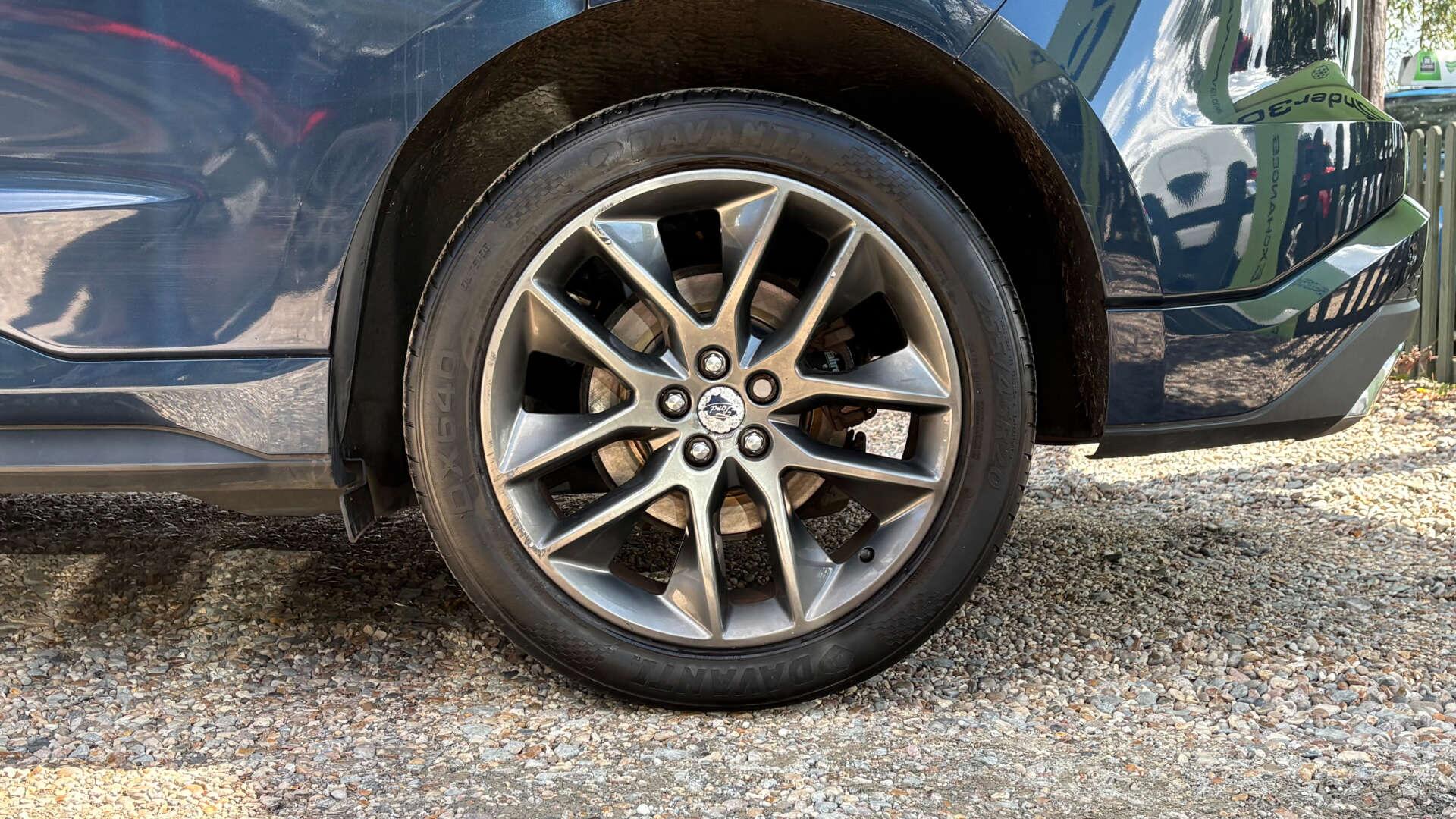 Ford Edge view 48