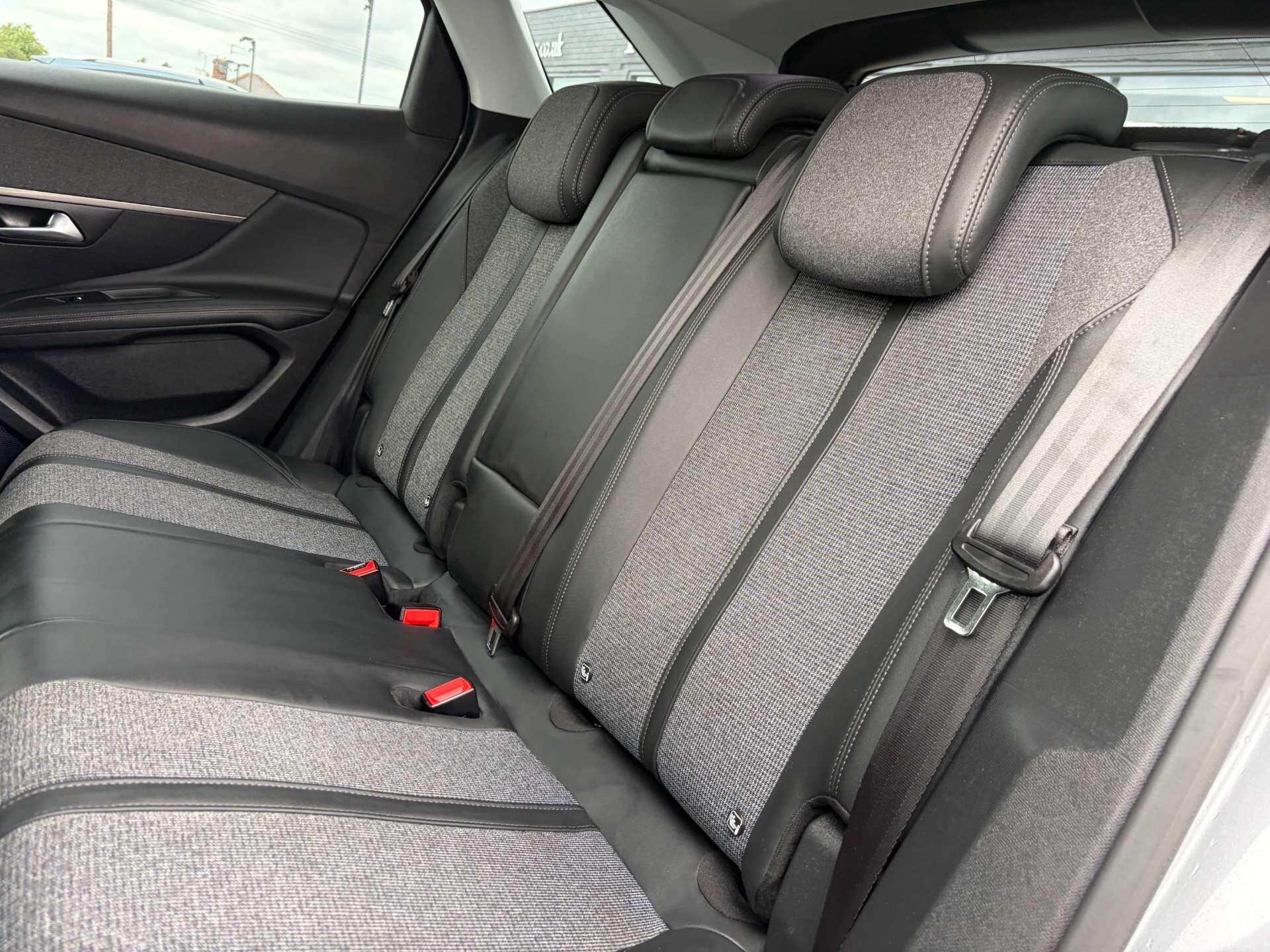 Peugeot 3008 view 18