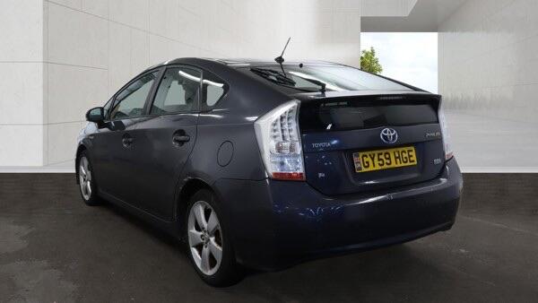 Toyota Prius view 3