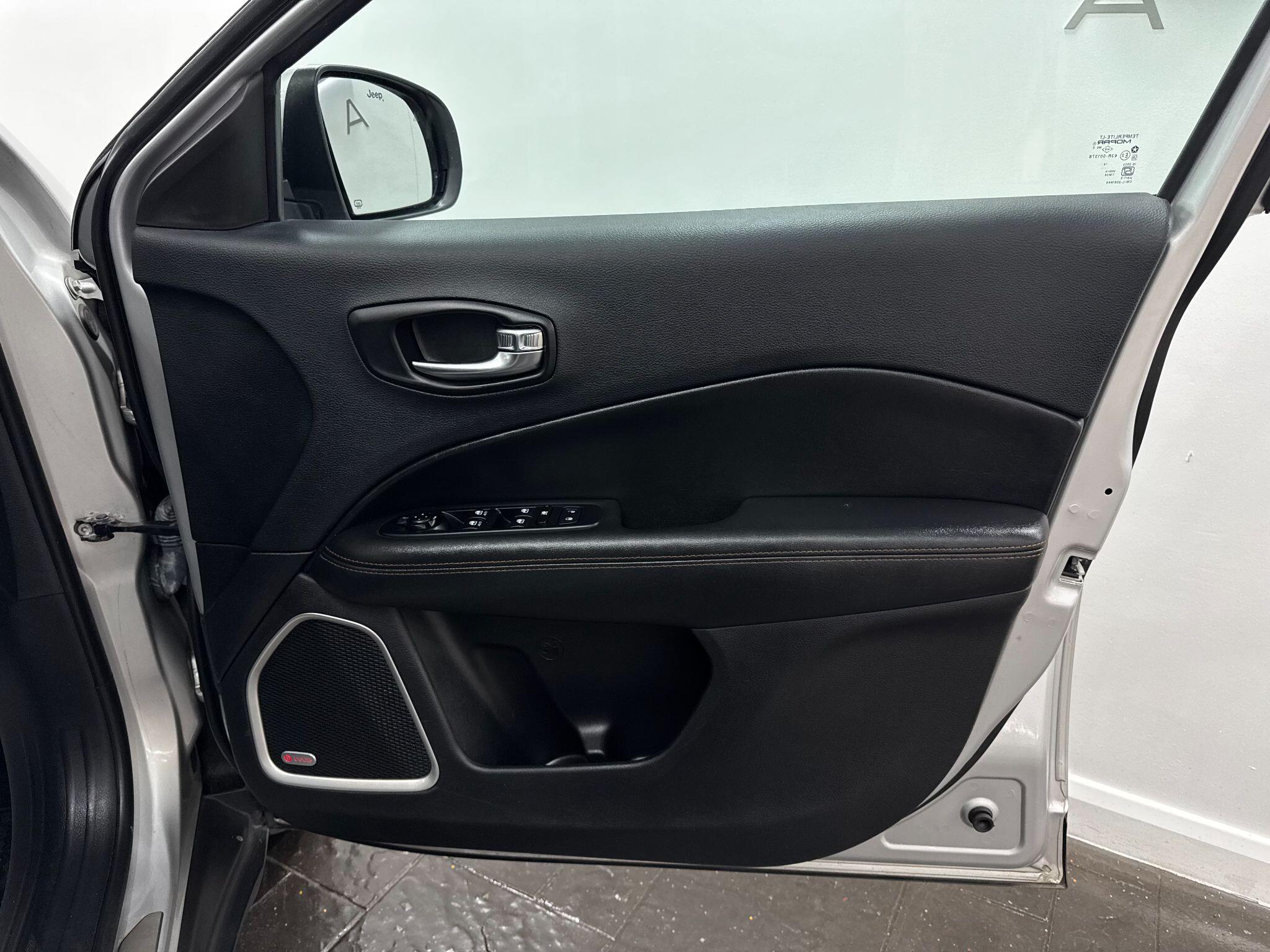 Jeep Compass view 26