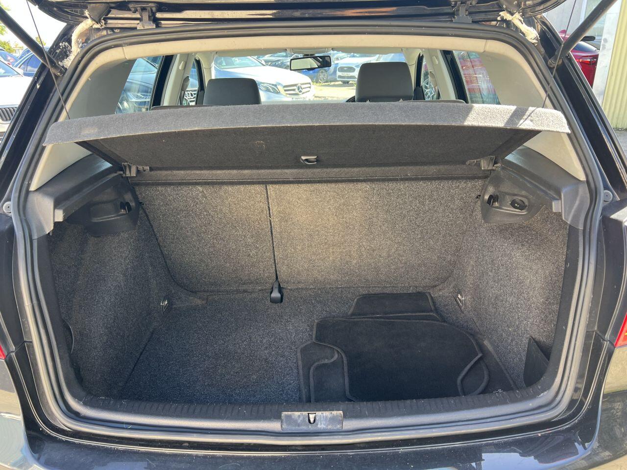 Volkswagen Golf view 9