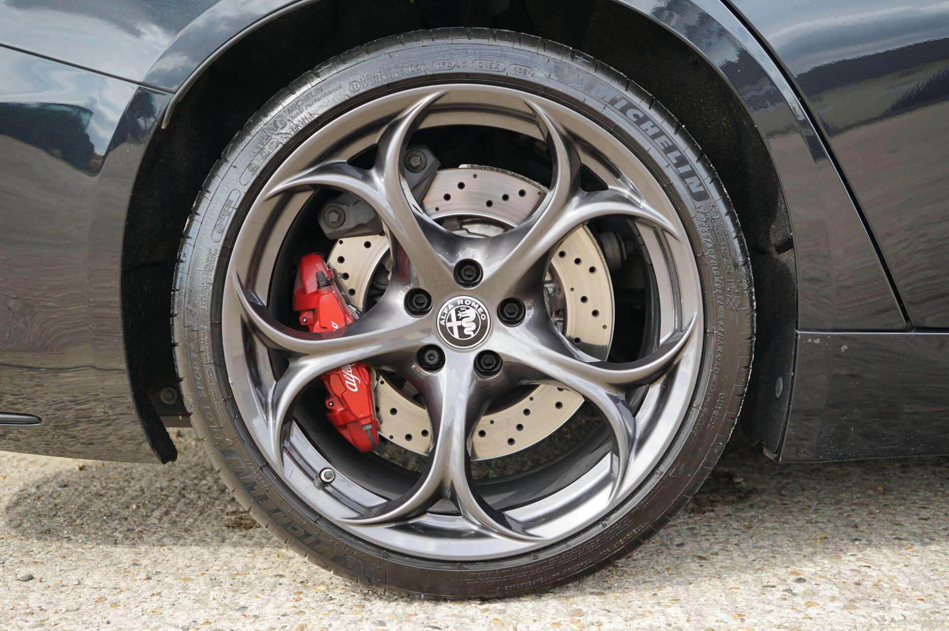Alfa Romeo Giulia view 33