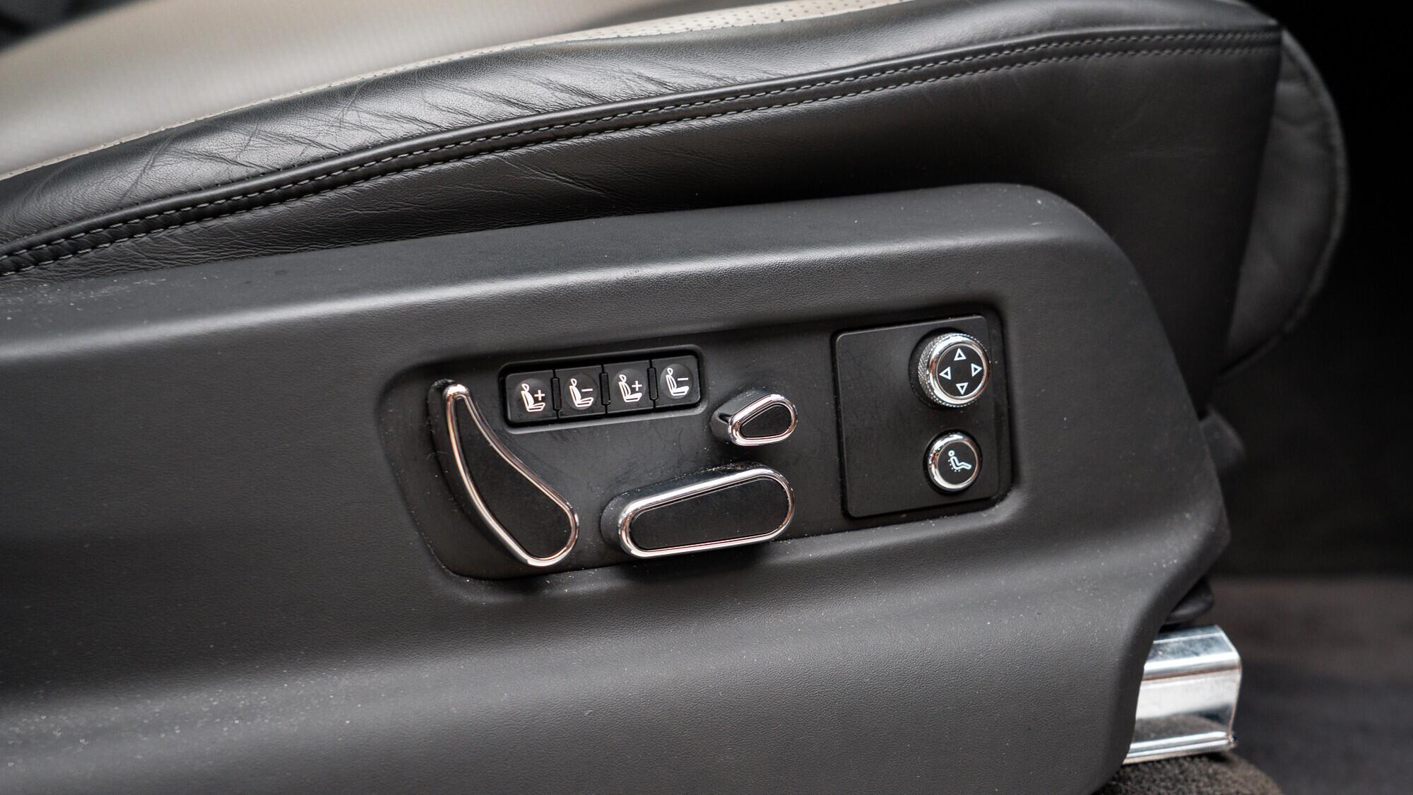 Bentley Bentayga view 55