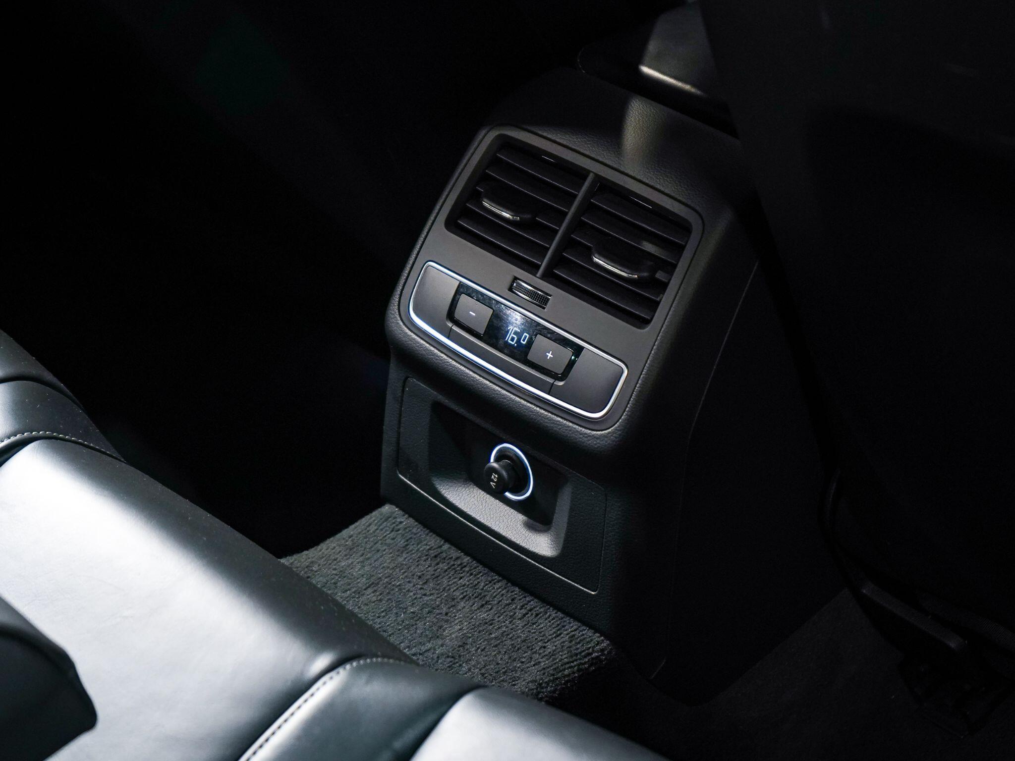 Audi RS4 view 26