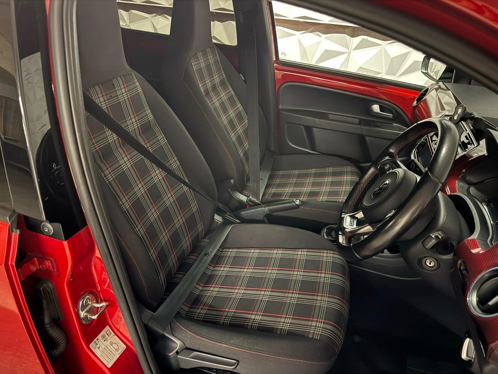 Volkswagen Up! view 12