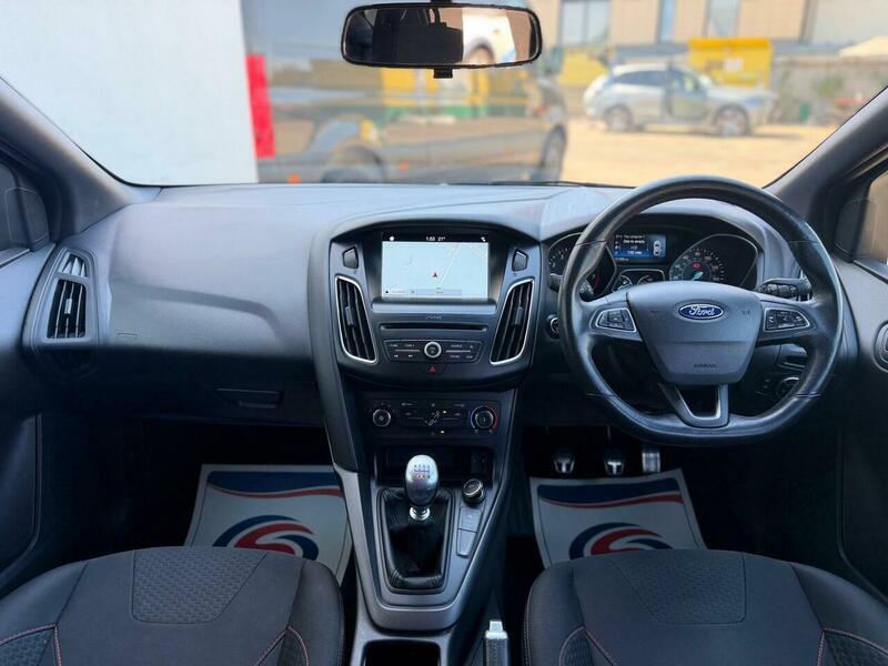 Ford Focus view 12