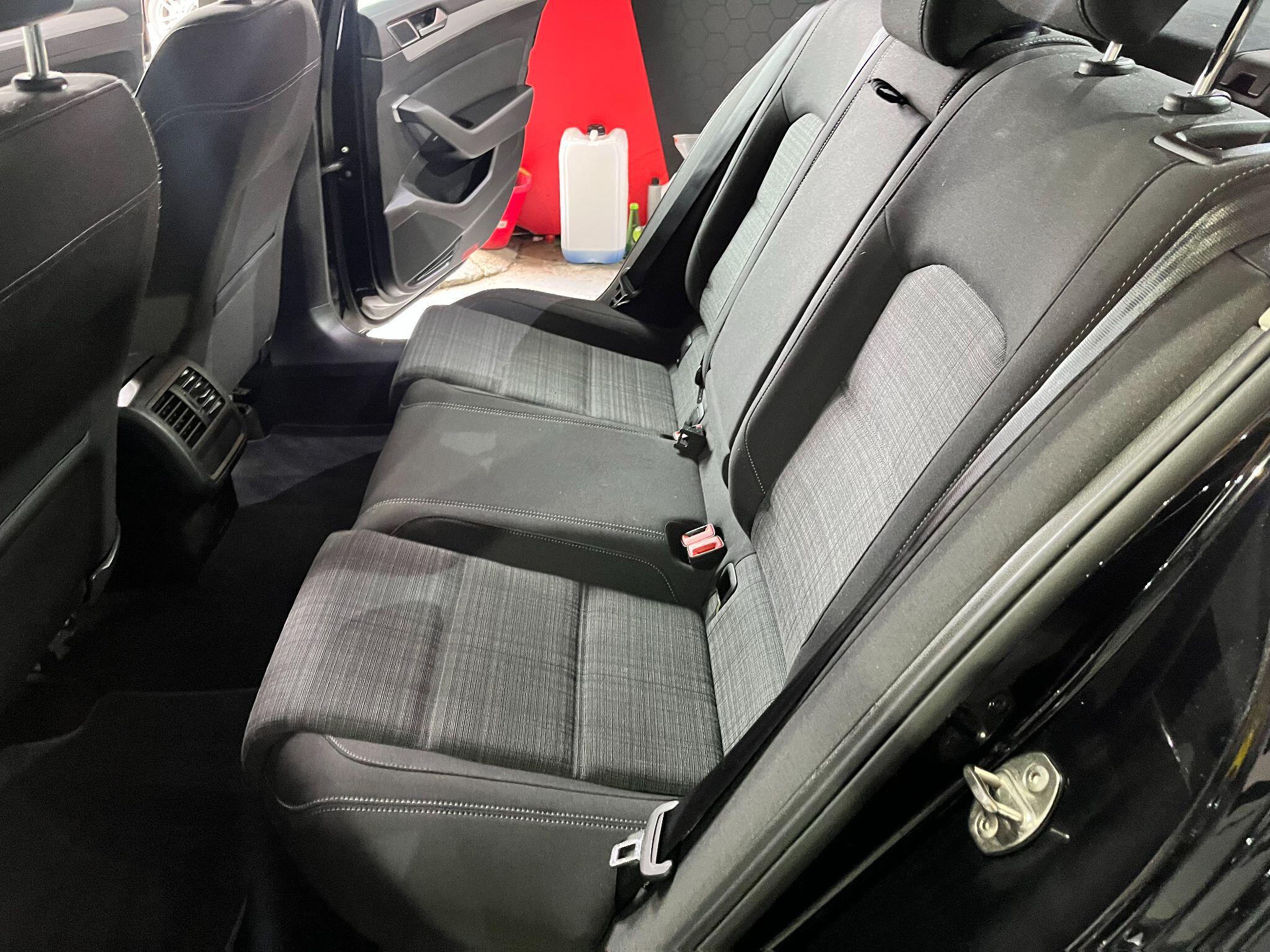 Volkswagen Passat view 36