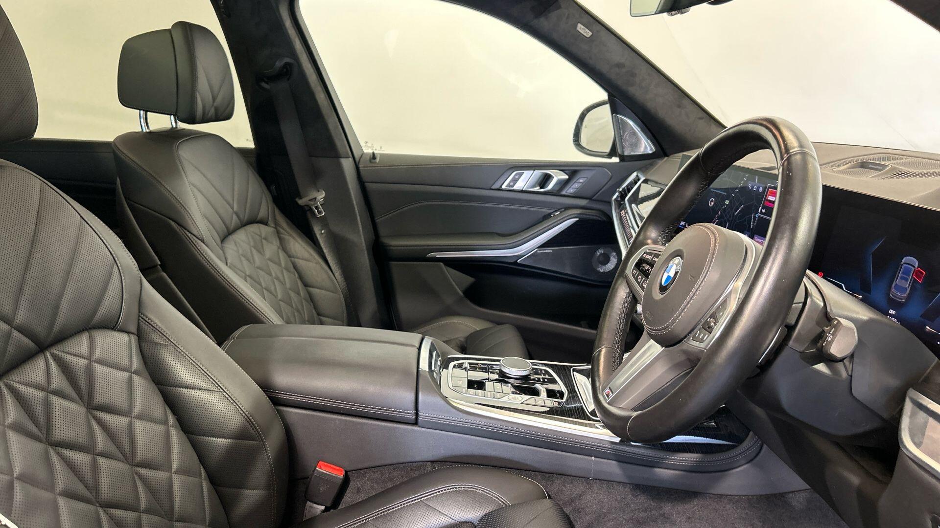 BMW X7 view 11
