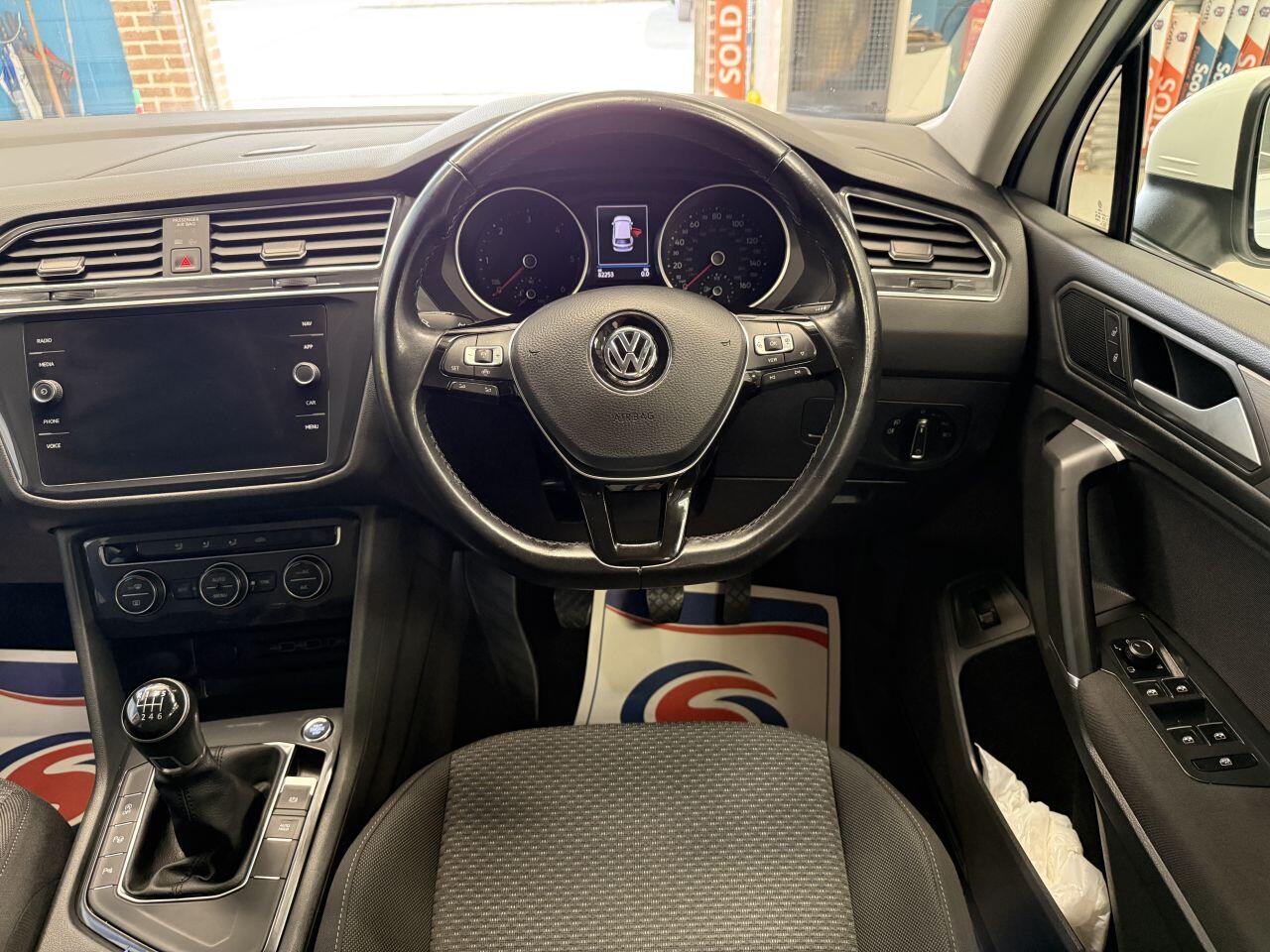 Volkswagen Tiguan Allspace view 13