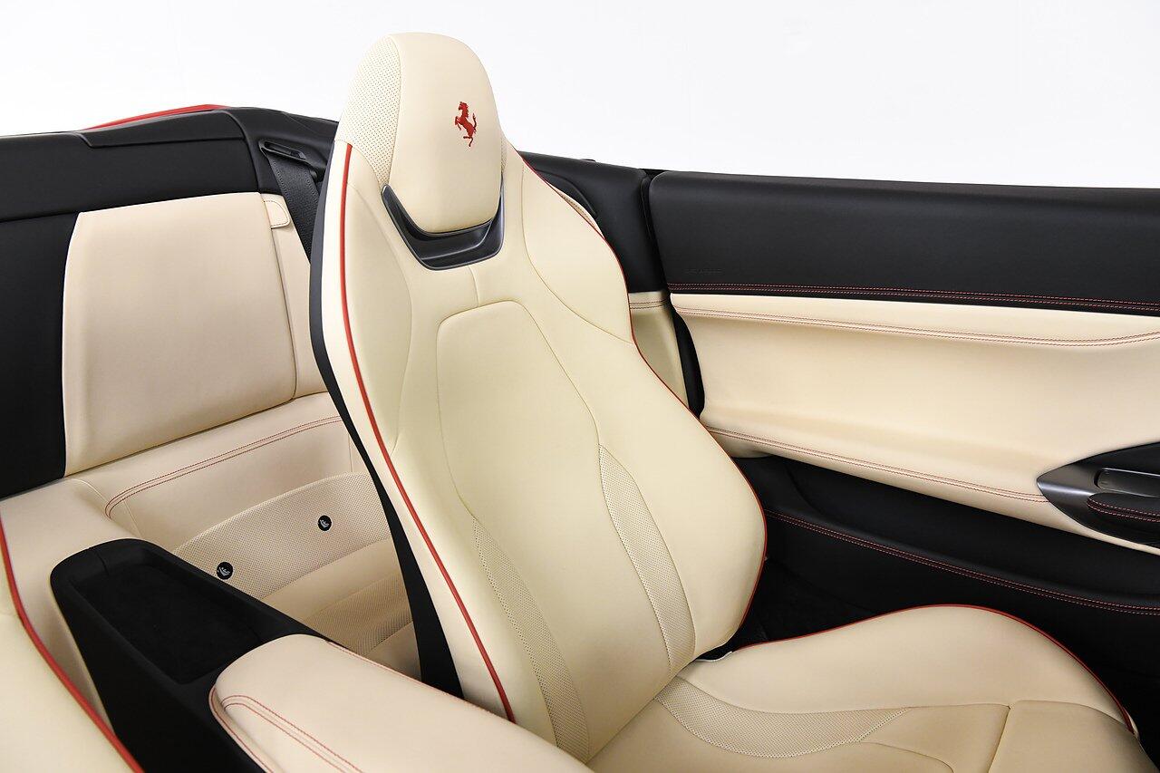 Ferrari Portofino view 12