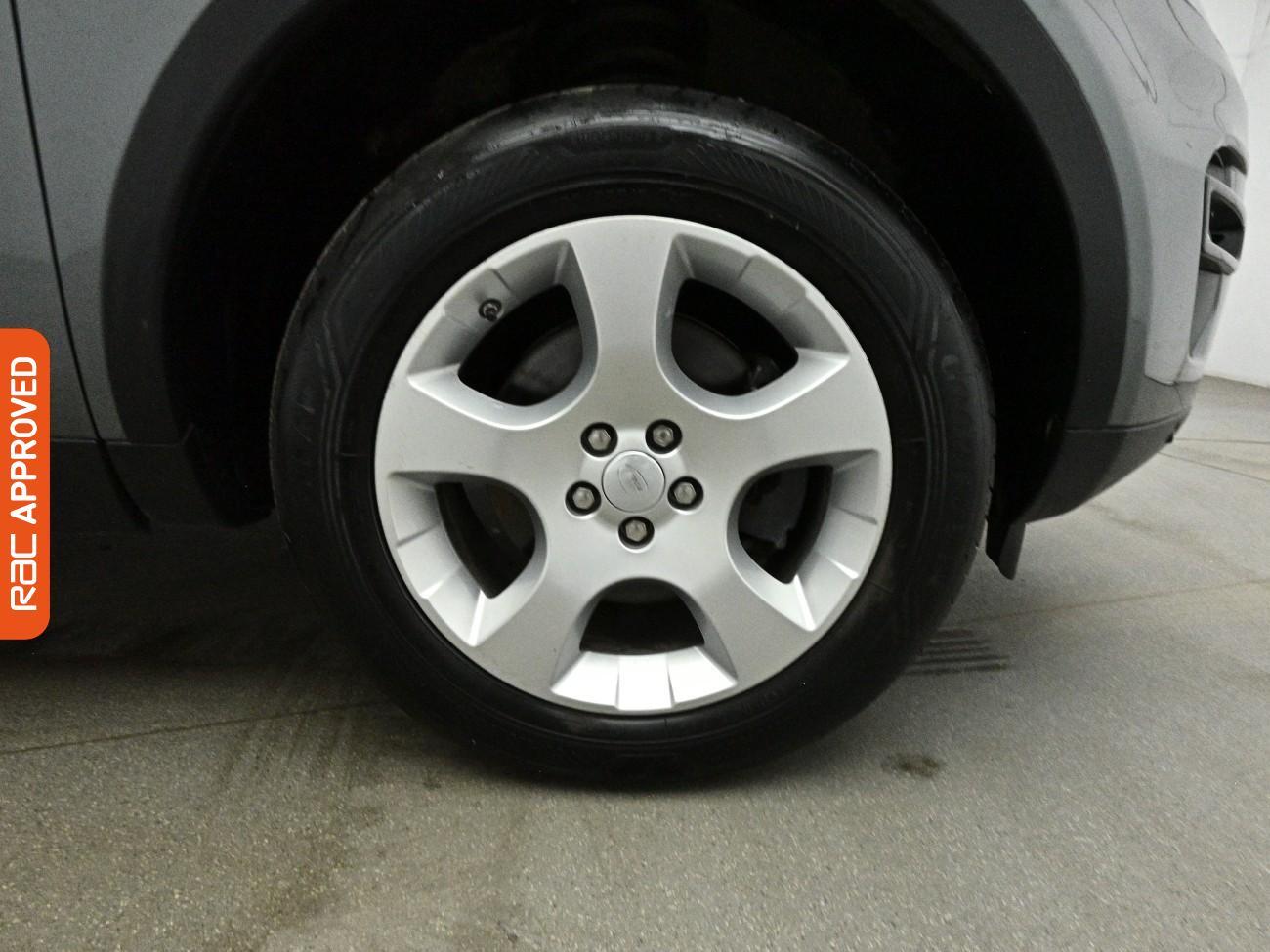 Land Rover Discovery Sport view 26