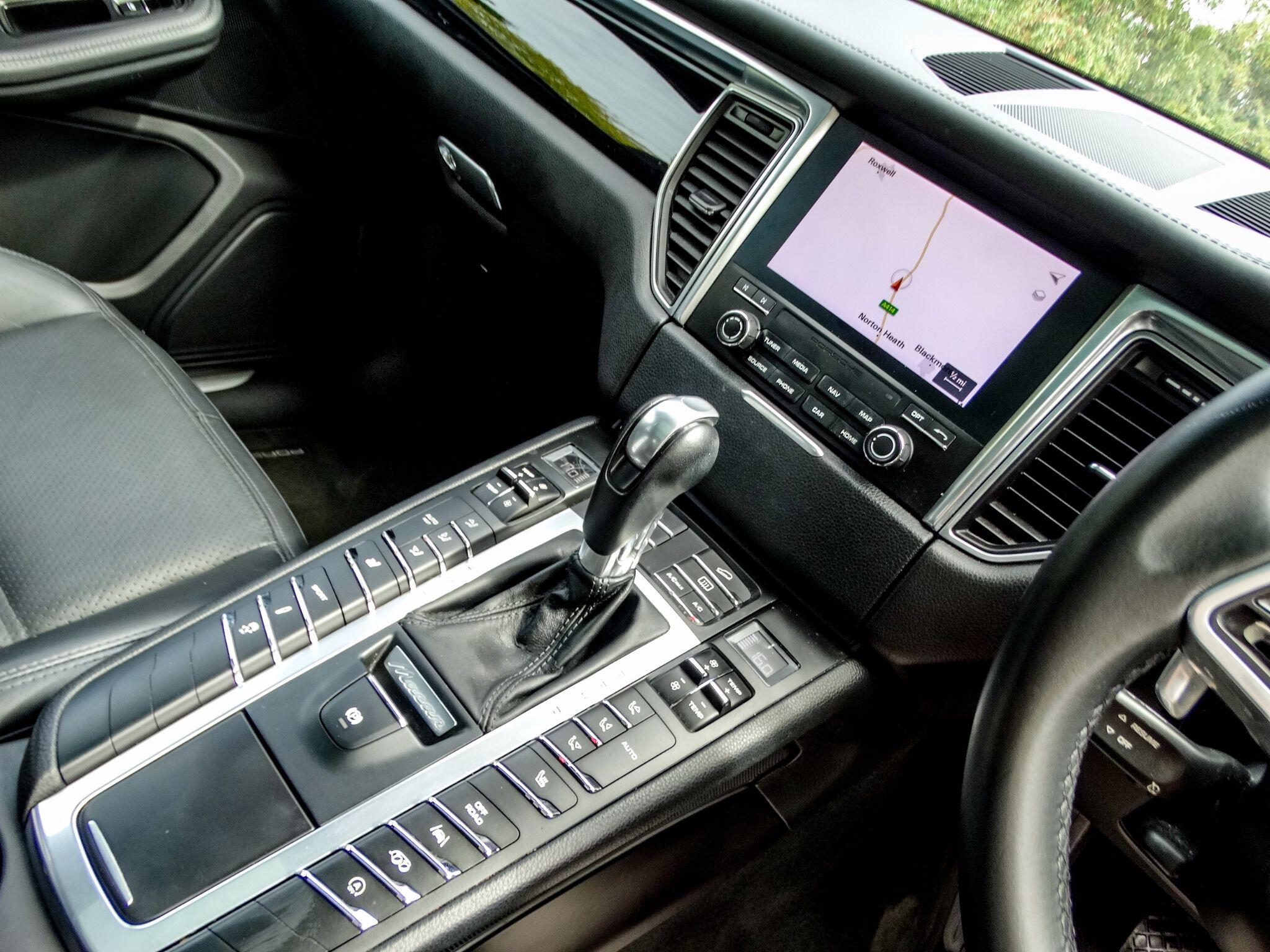 Porsche Macan view 6