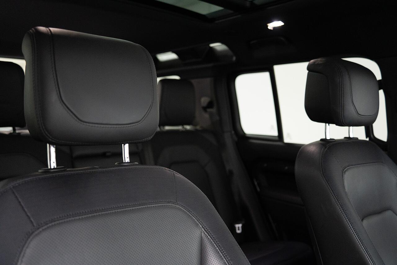 Land Rover Defender view 5