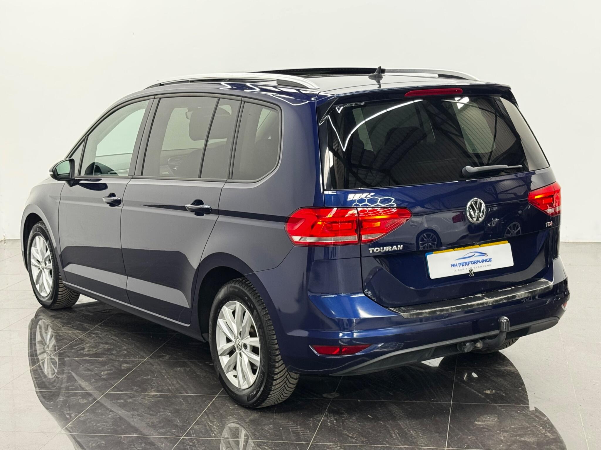 Volkswagen Touran view 42