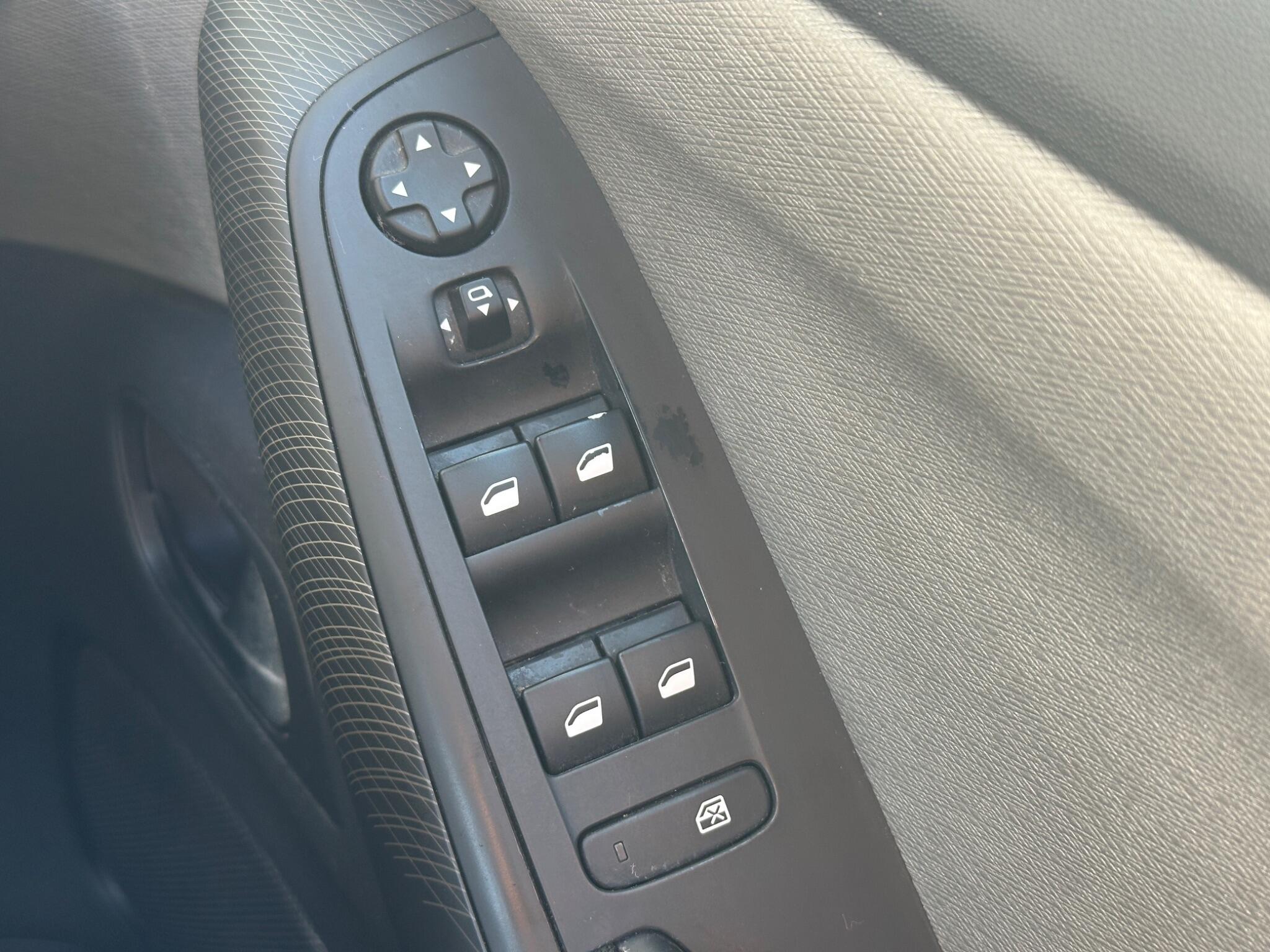 Citroen Grand C4 Picasso view 46